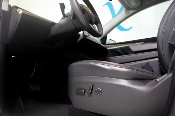 Tesla Model Y Long Range Dual Motor AWD 12