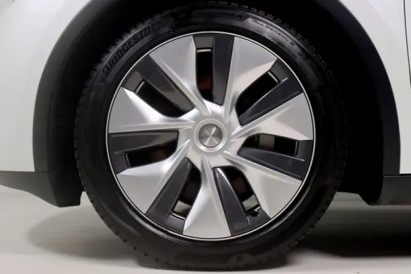 Tesla Model Y Long Range Dual Motor AWD 8