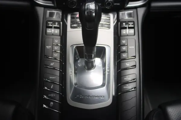 Porsche Panamera S Hybrid 22