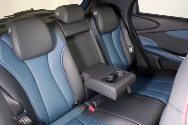 BYD Dolphin 60.4 kWh Design 36