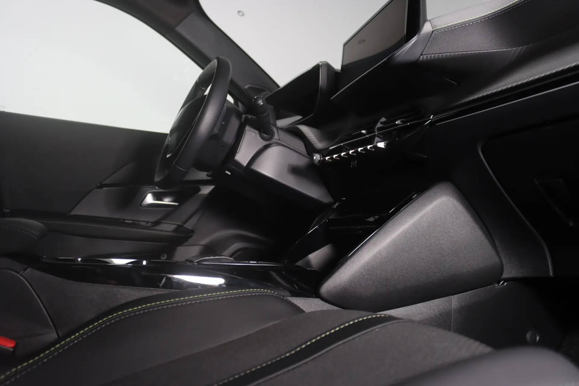Peugeot e-2008 54 kWh GT 16