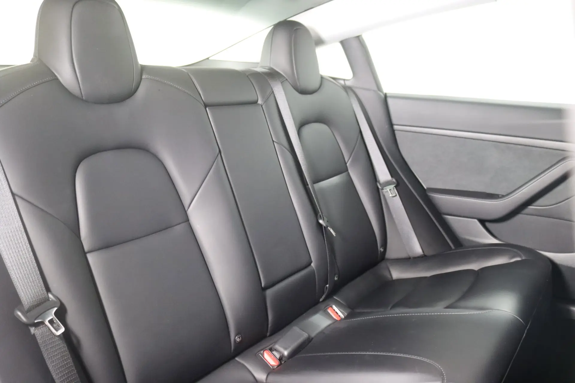 Tesla Model 3 Long-Range Dual Motor AWD 16