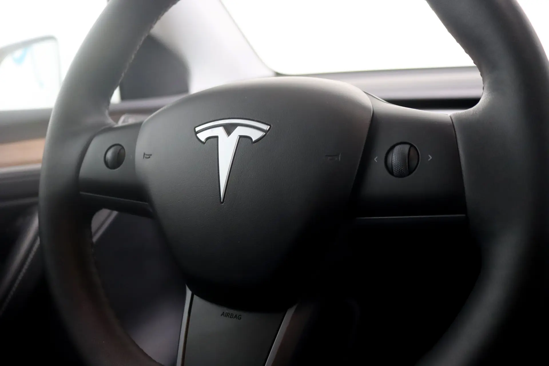 Tesla Model Y Long Range Dual Motor AWD 21