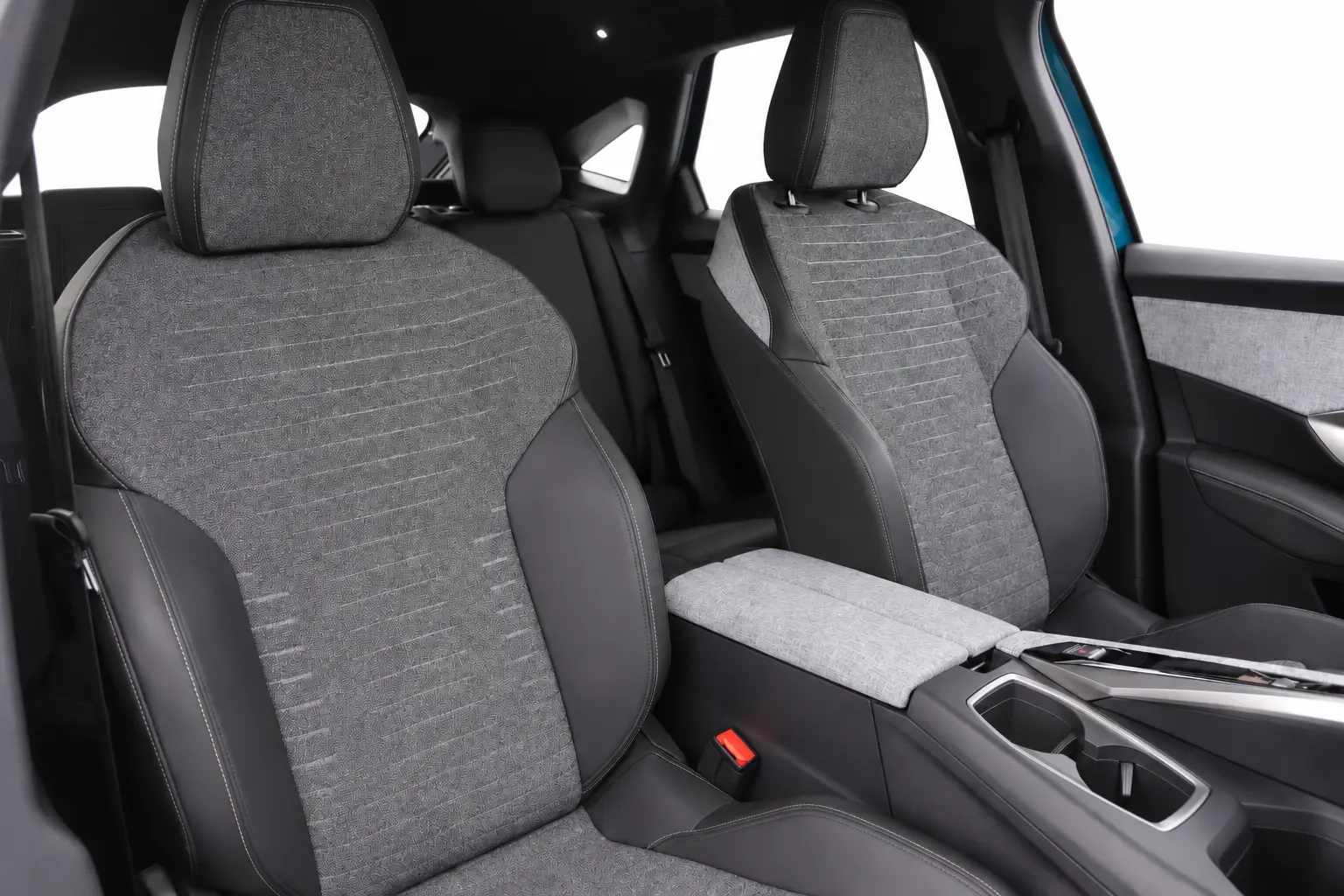 Peugeot E-3008 73 kWh Allure 14