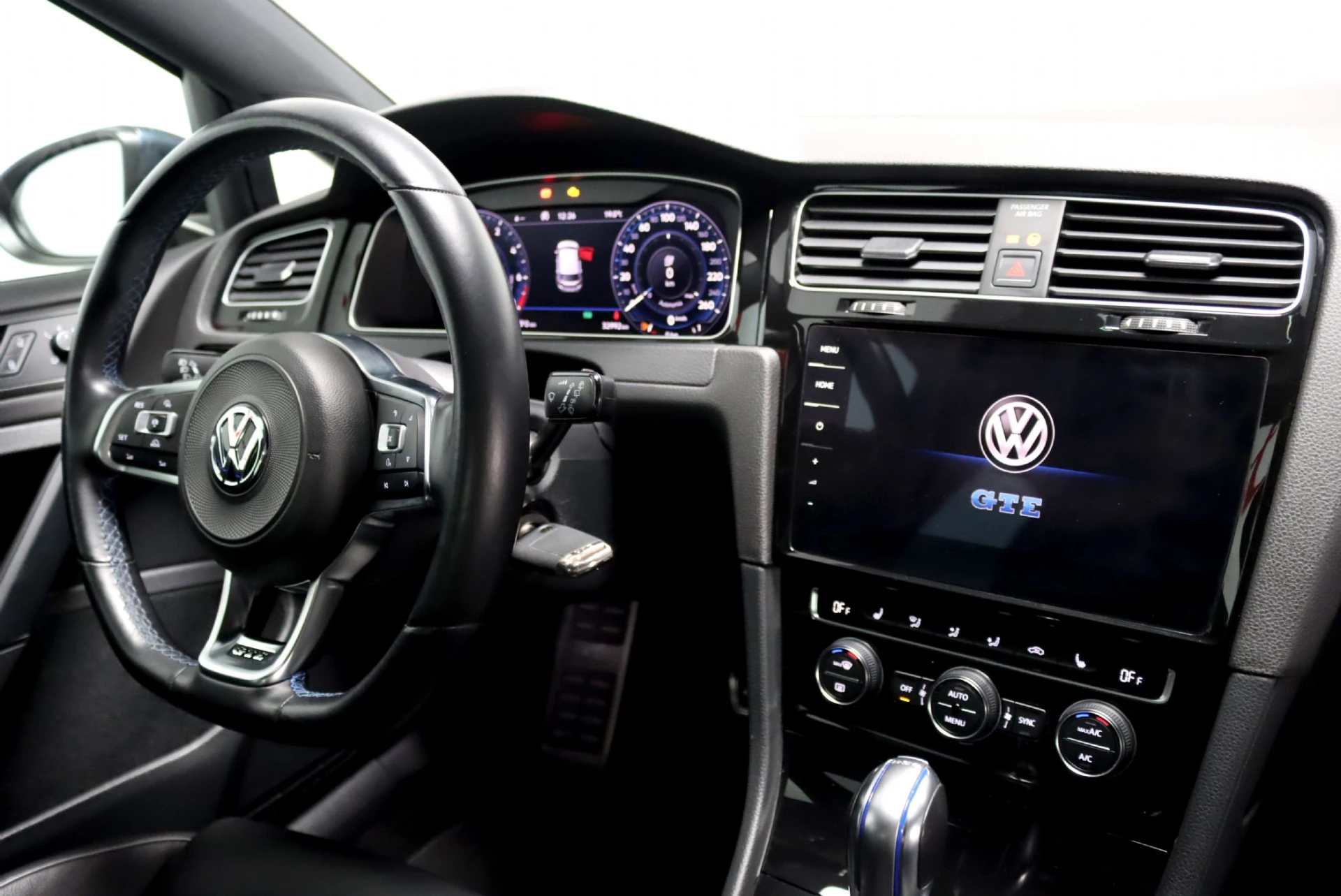 Volkswagen Golf GTE Plug-In Hybrid 8