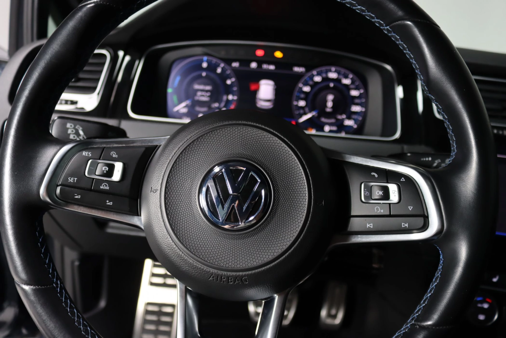 Volkswagen Golf GTE Plug-In Hybrid 10