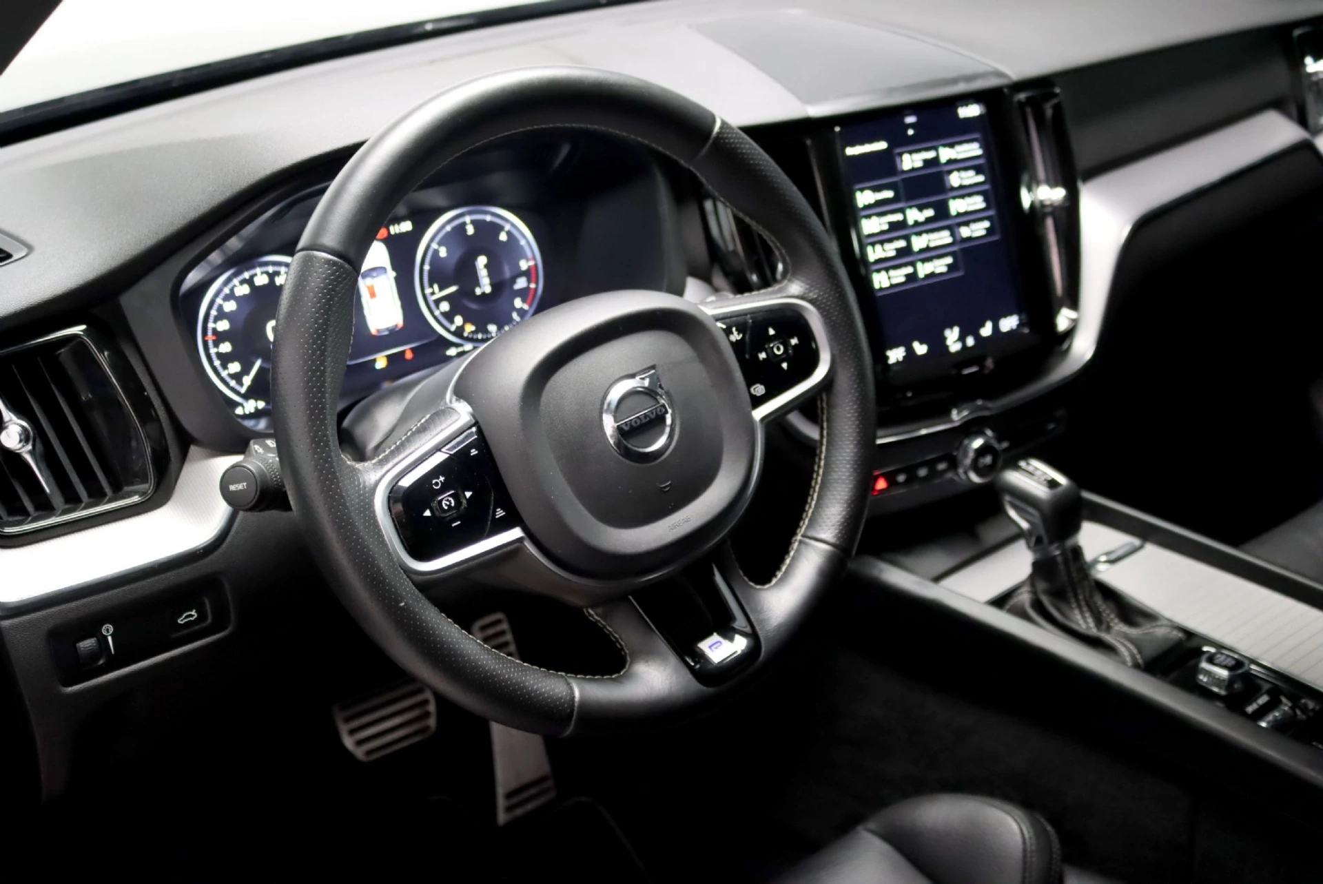 Volvo XC 60 2.0 D4 R-Design Geartronic 14