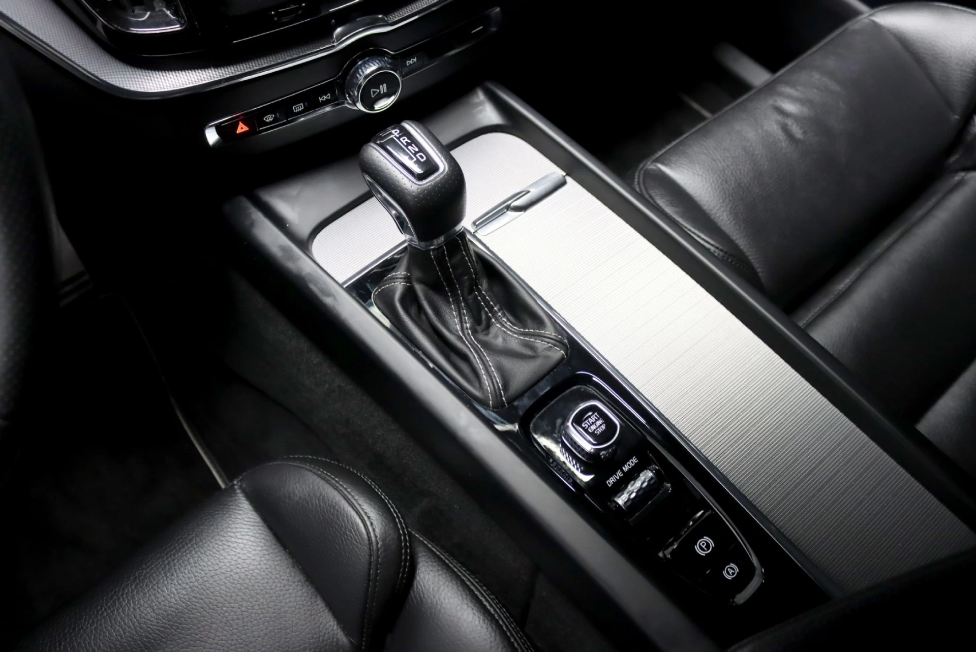 Volvo XC 60 2.0 D4 R-Design Geartronic 15