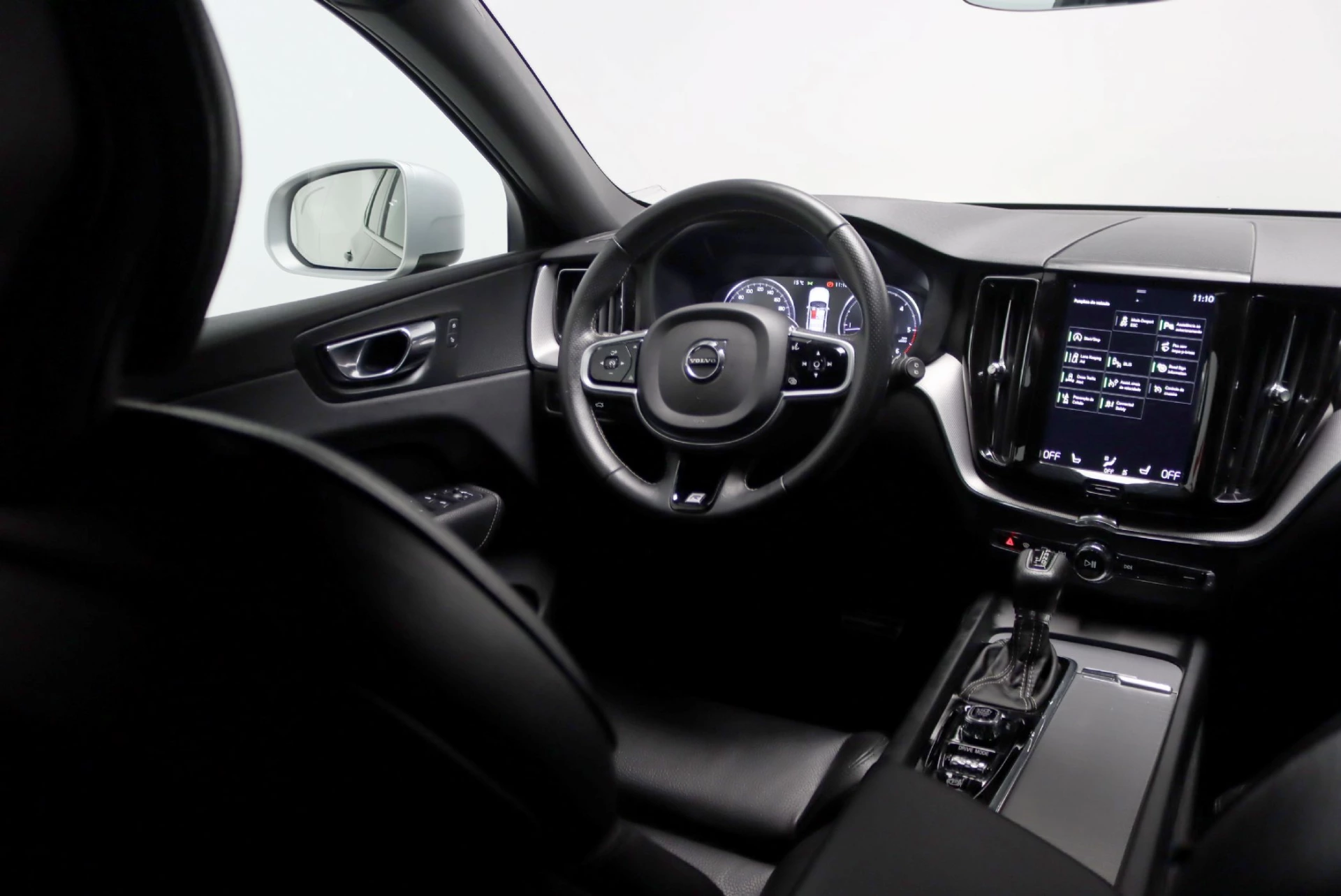 Volvo XC 60 2.0 D4 R-Design Geartronic 17