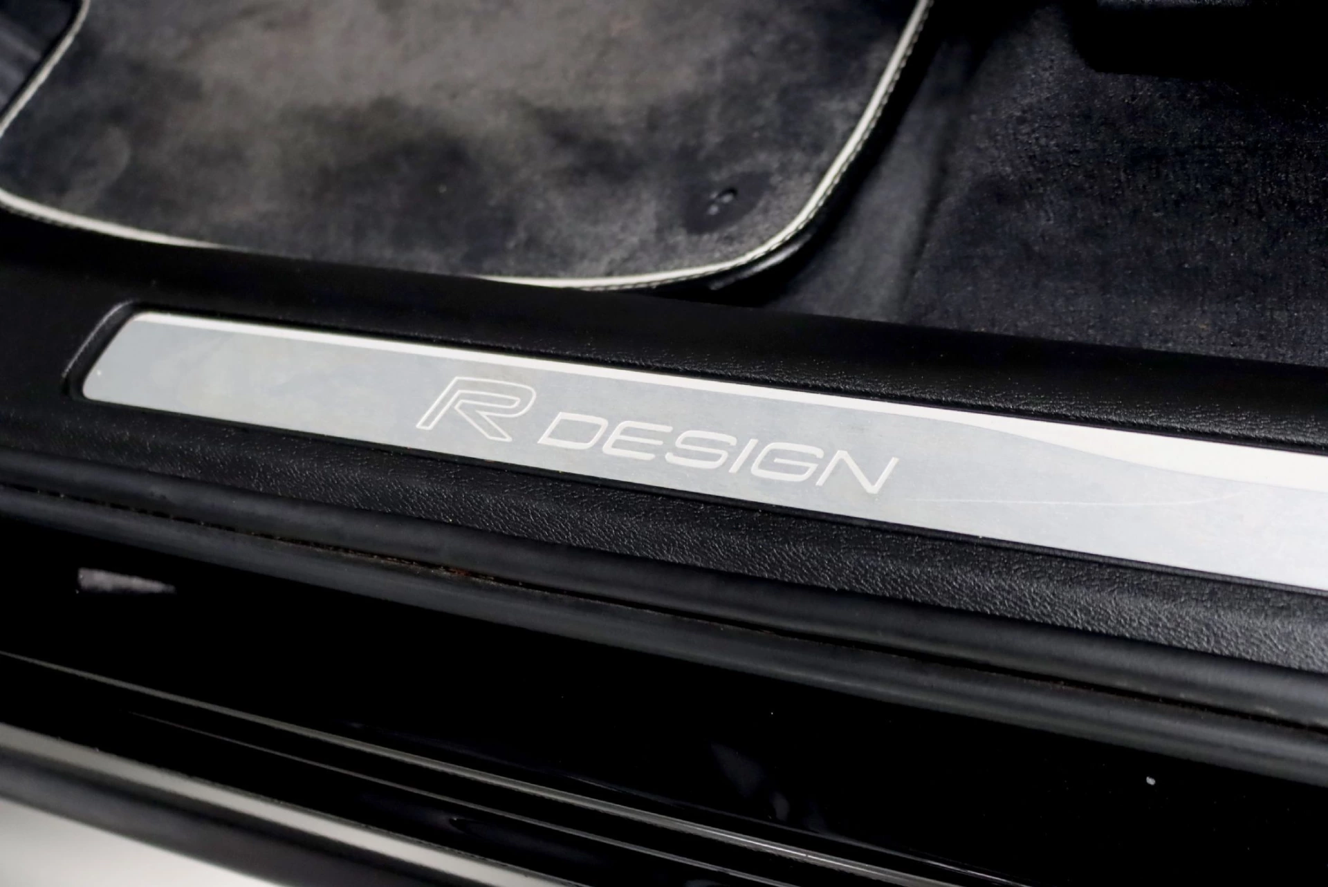 Volvo XC 60 2.0 D4 R-Design Geartronic 19