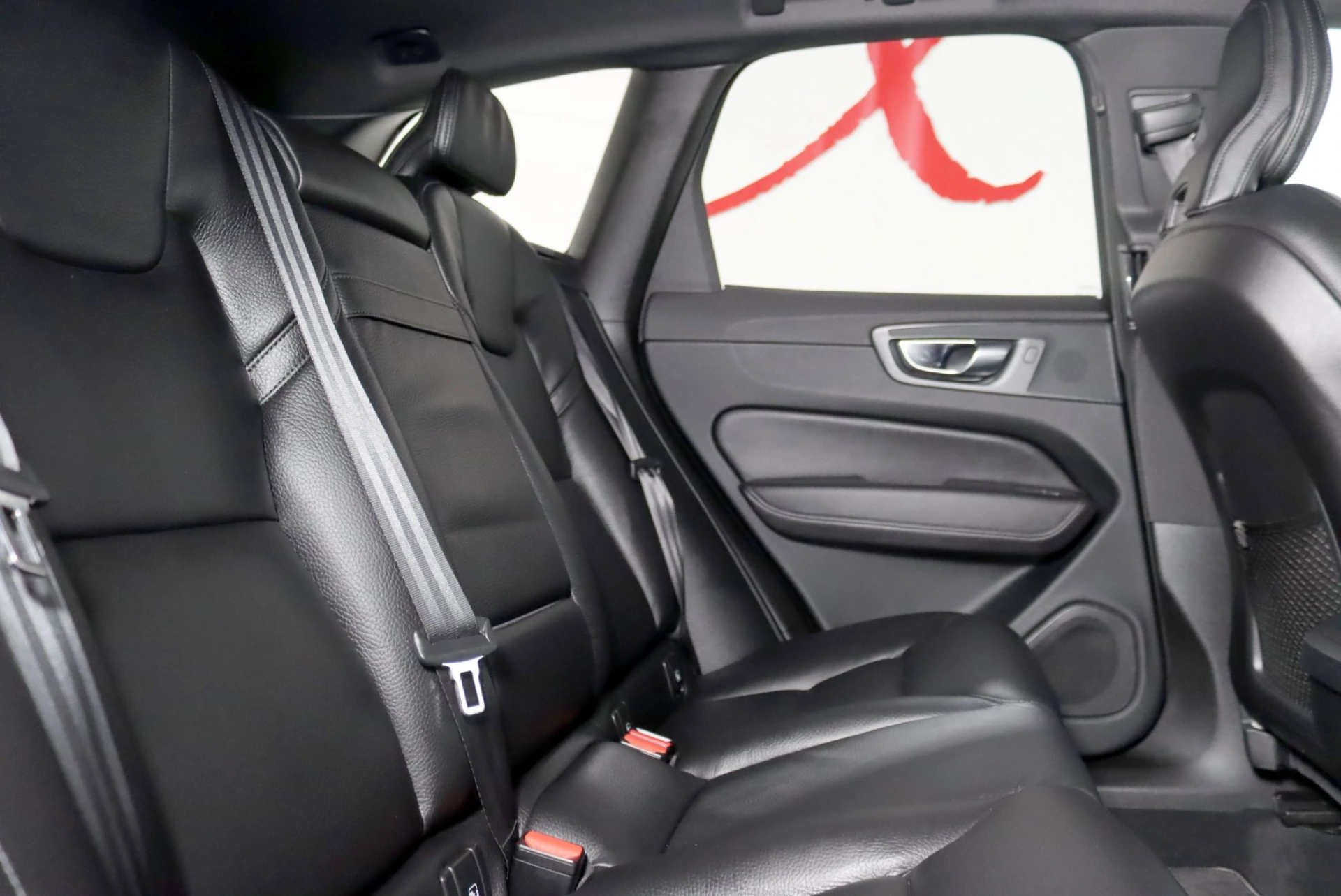 Volvo XC 60 2.0 D4 R-Design Geartronic 23