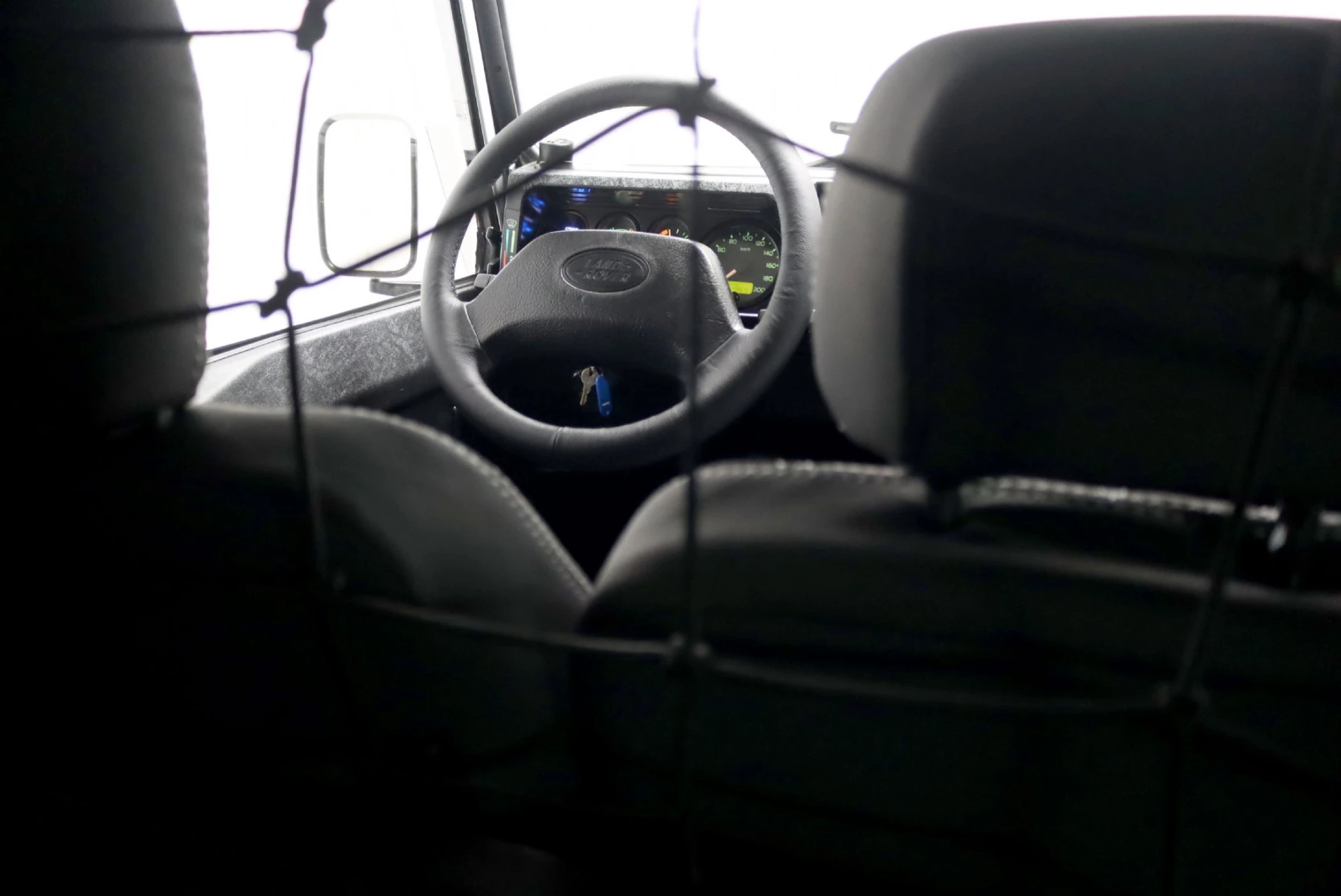 Land Rover Defender 90 METAL TOP 23