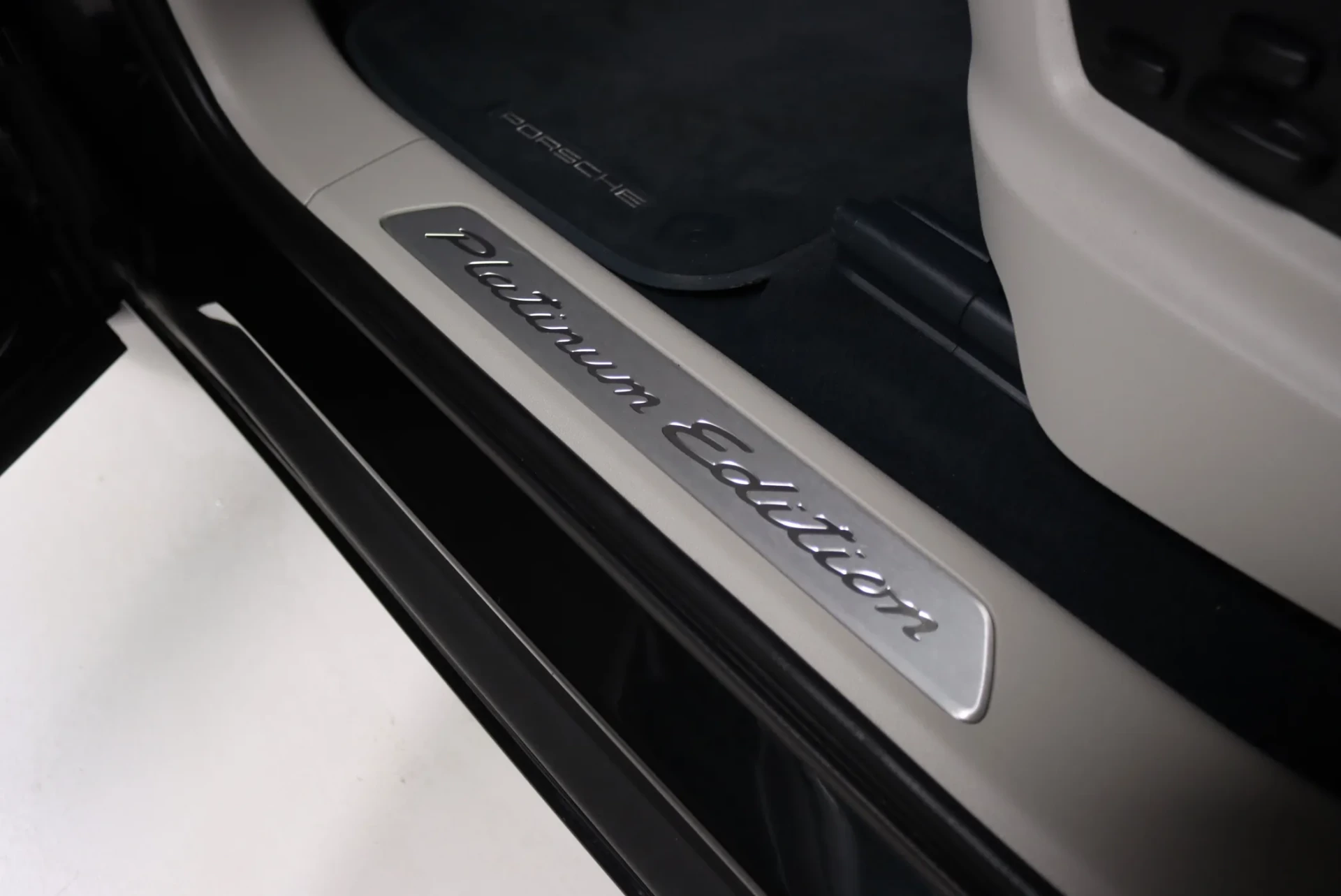 Porsche Cayenne Coupé E-Hybrid Platinum Edition 14