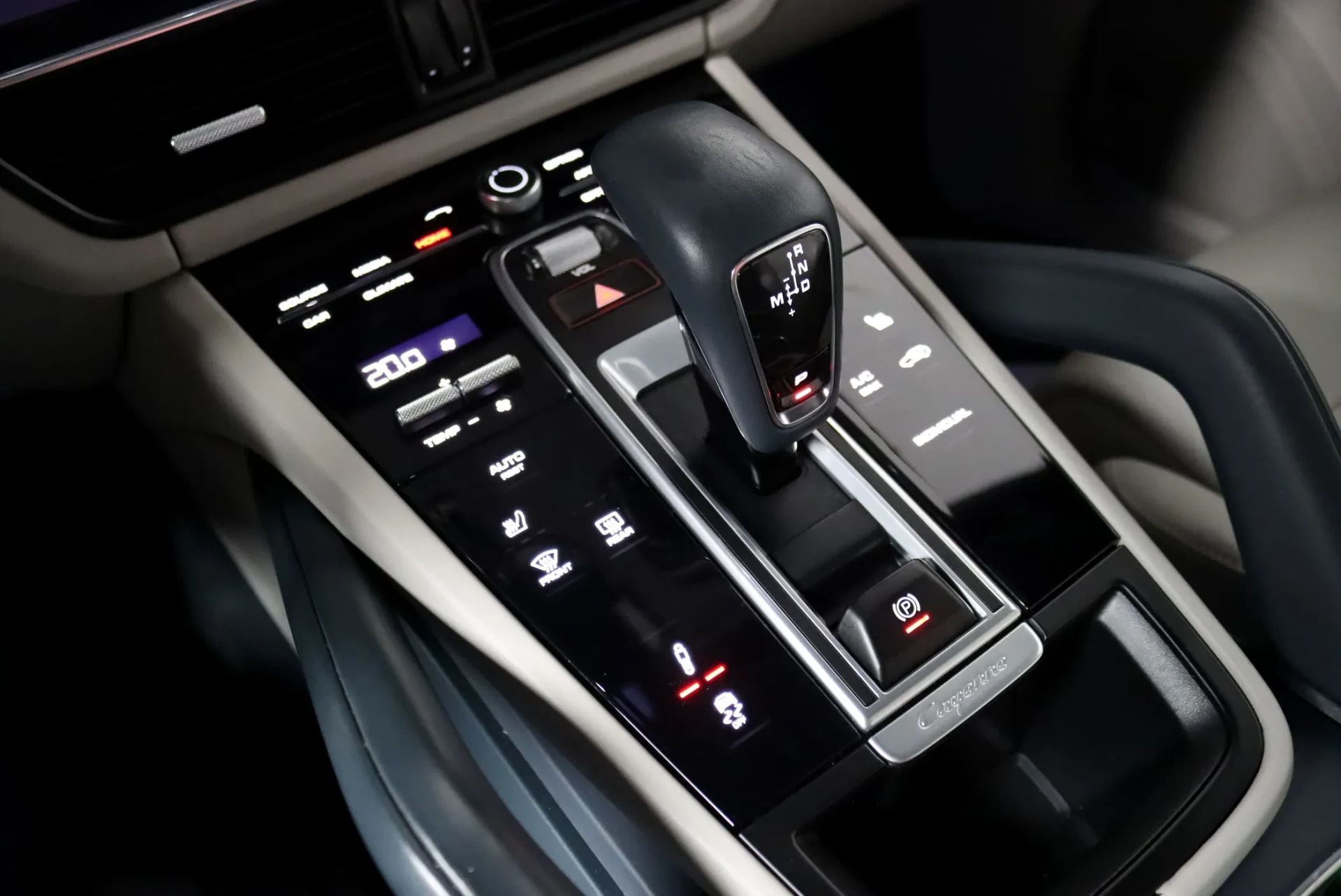 Porsche Cayenne Coupé E-Hybrid Platinum Edition 28