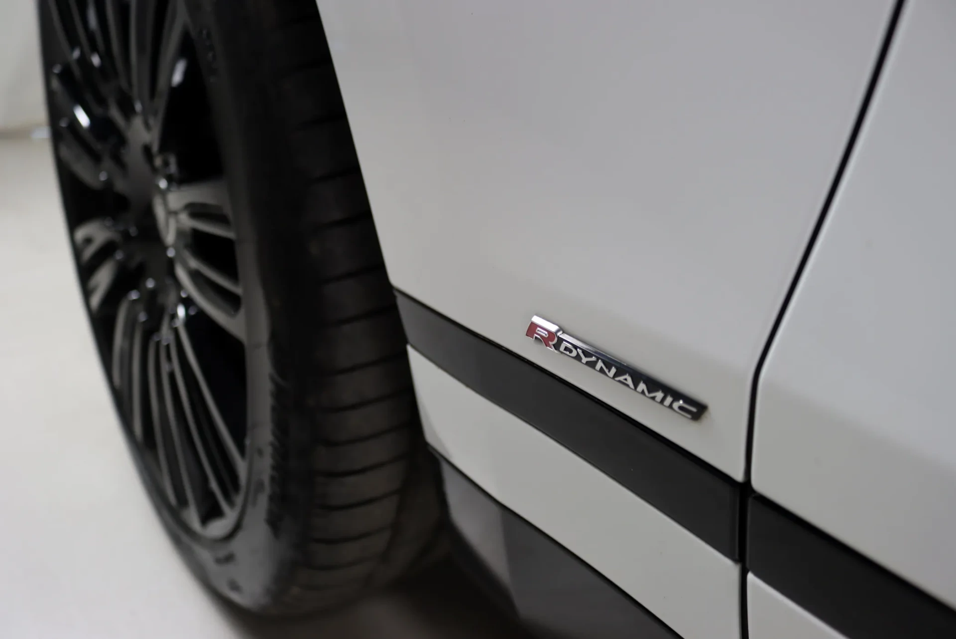 Land Rover Range Rover Velar 3.0d R-Dynamic 13