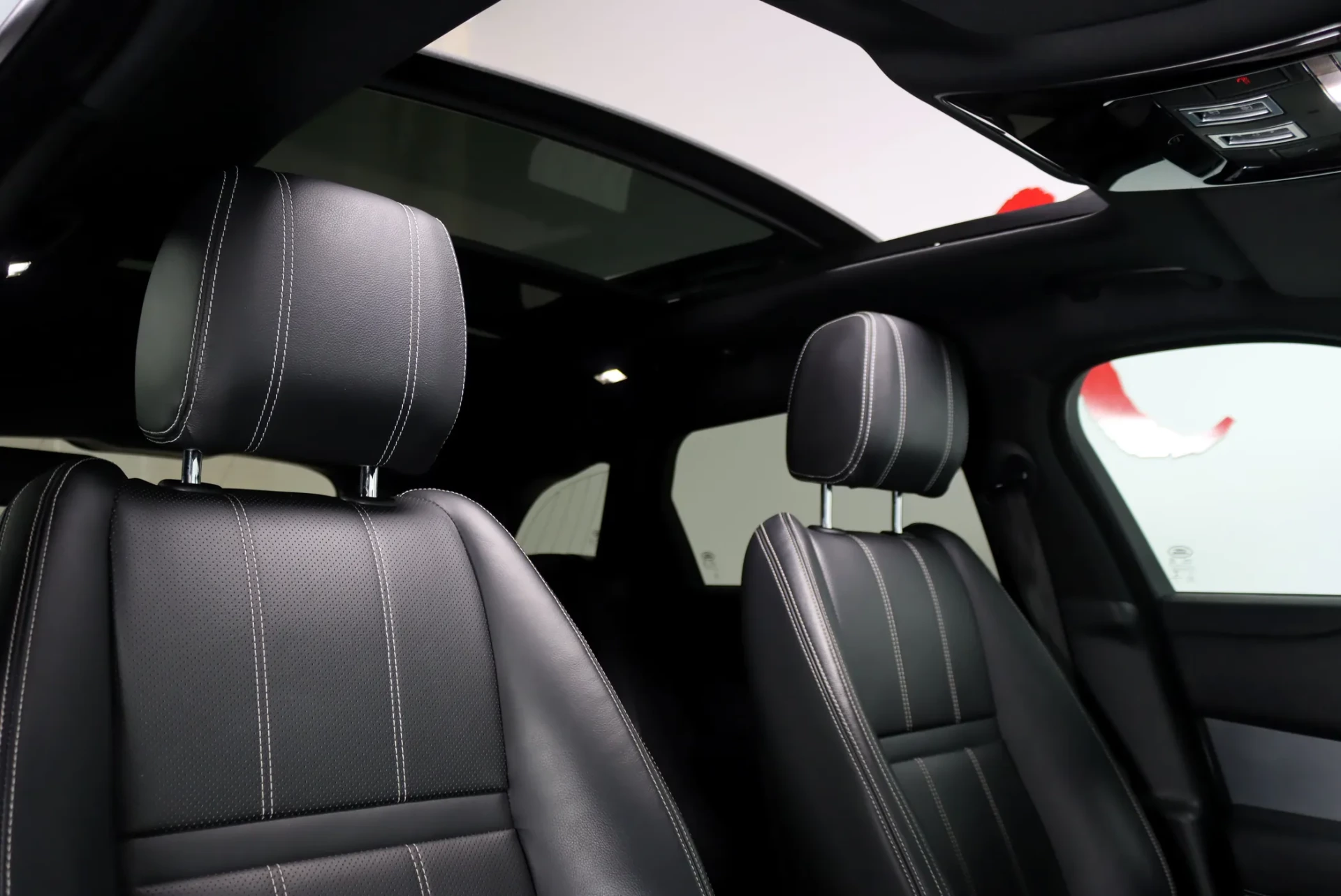 Land Rover Range Rover Velar 3.0d R-Dynamic 32