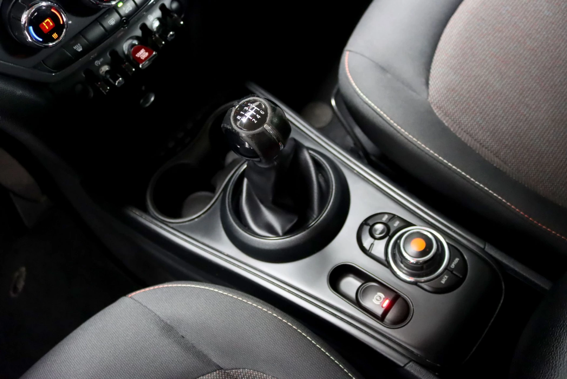 MINI Countryman One D 4Business 16