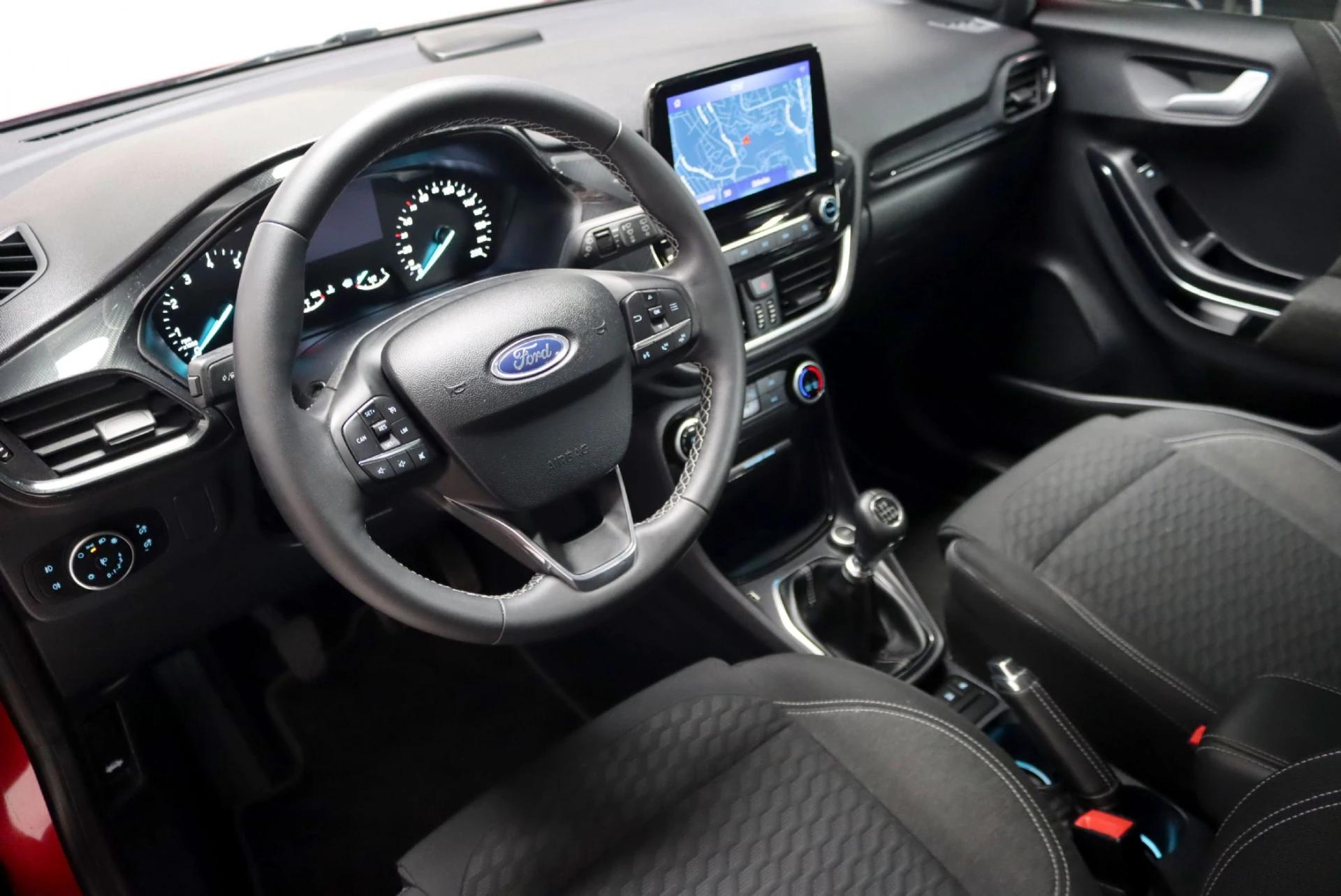 Ford Puma 1.0 EcoBoost Hybrid TITANIUM 25