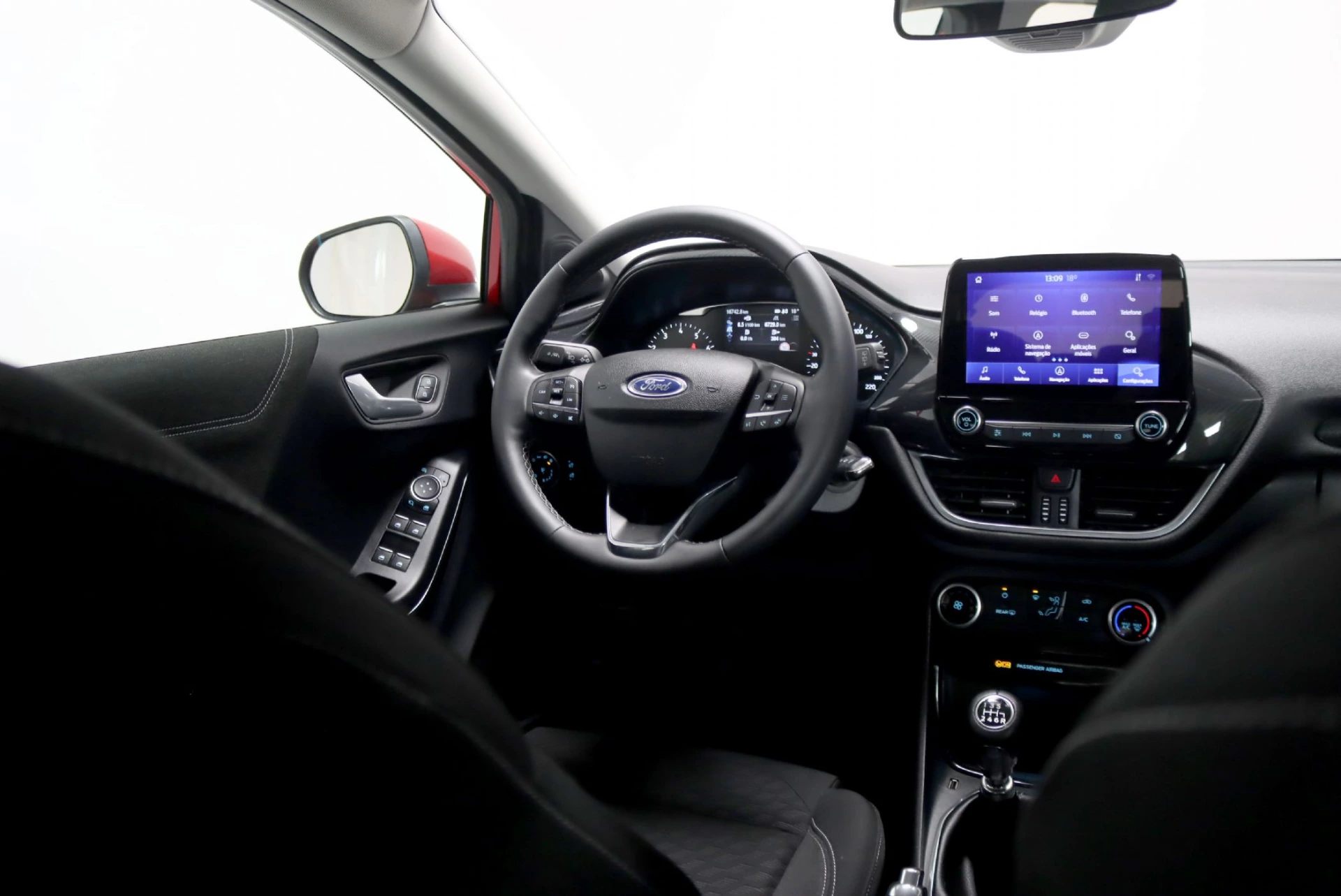 Ford Puma 1.0 EcoBoost Hybrid TITANIUM 31