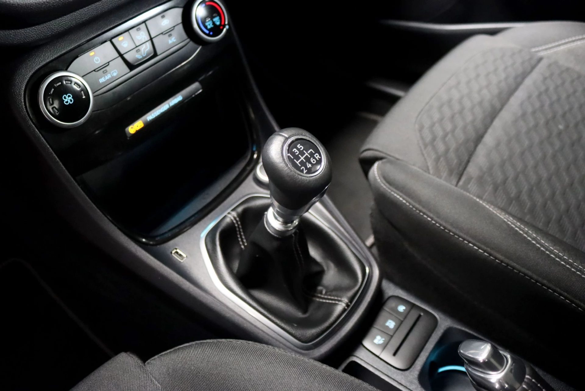 Ford Puma 1.0 EcoBoost Hybrid TITANIUM 32