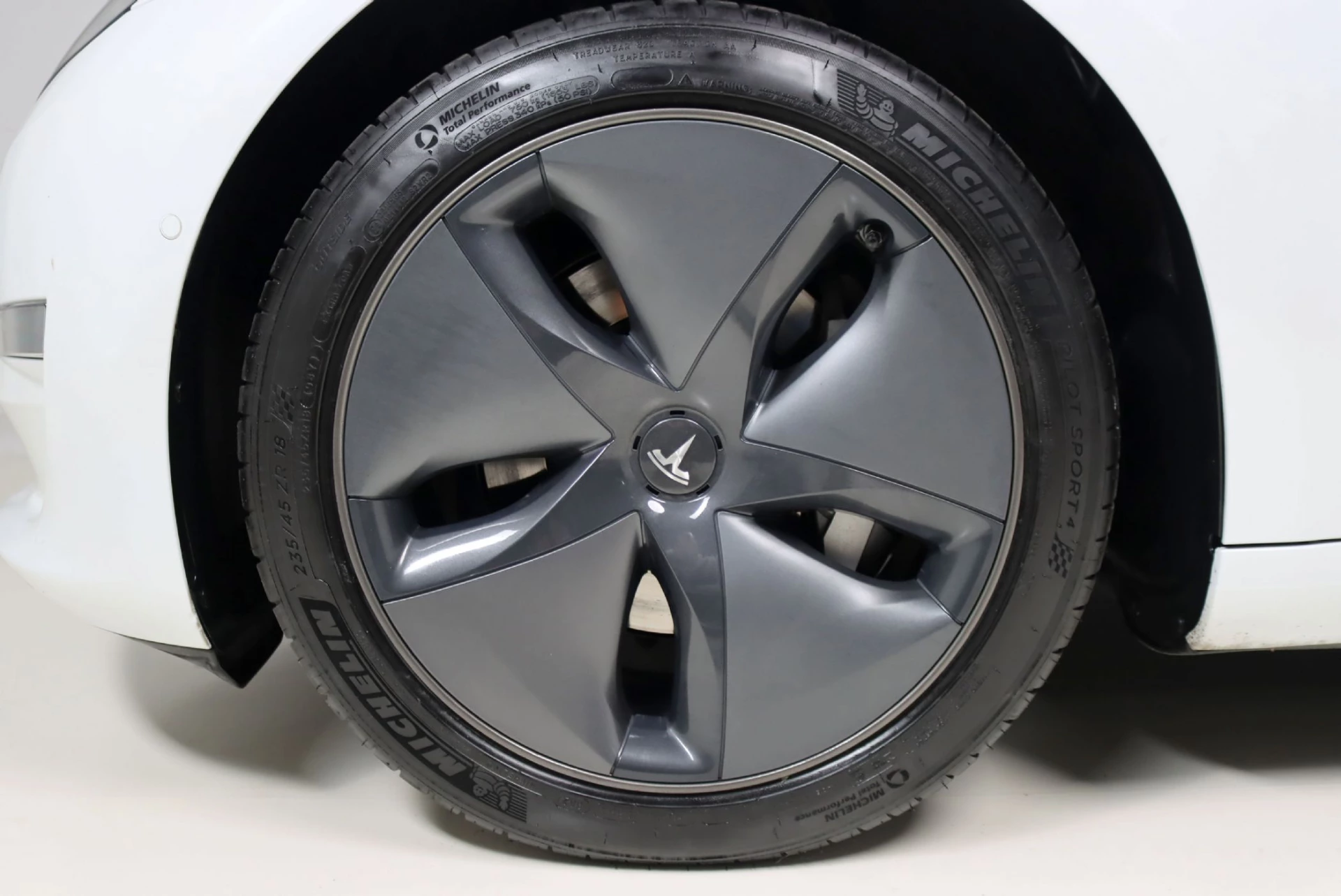 Tesla Model 3 Long-Range Dual Motor AWD 7