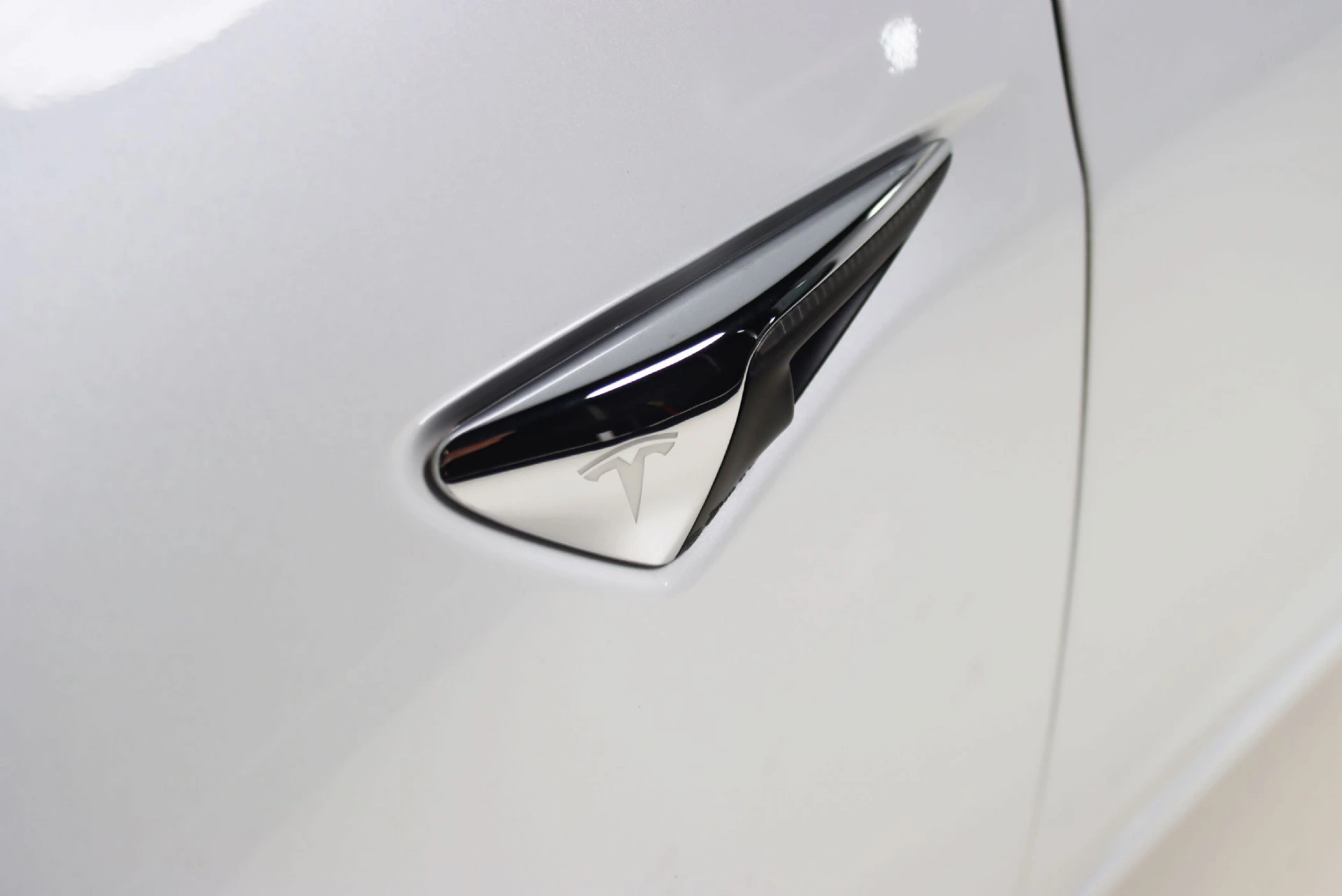 Tesla Model 3 Long-Range Dual Motor AWD 8
