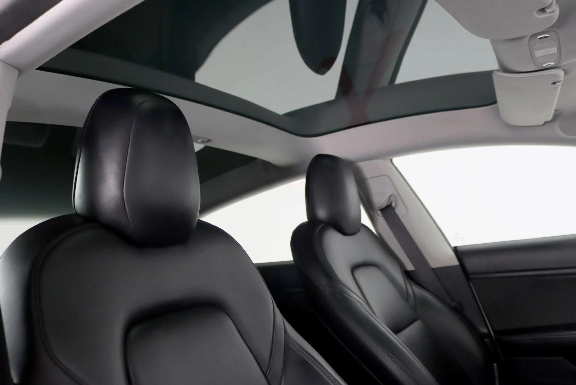 Tesla Model 3 Long-Range Dual Motor AWD 16