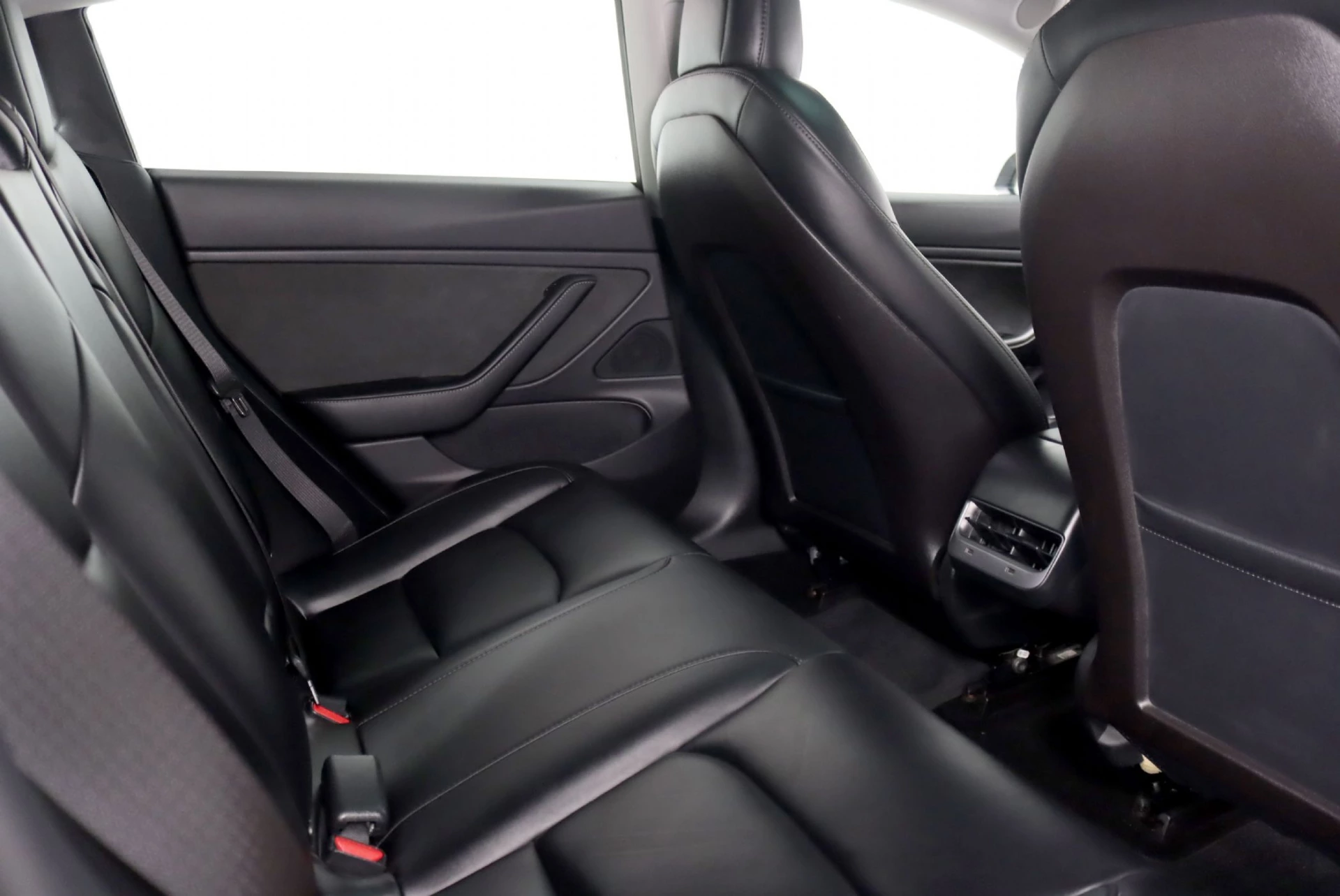 Tesla Model 3 Long-Range Dual Motor AWD 27