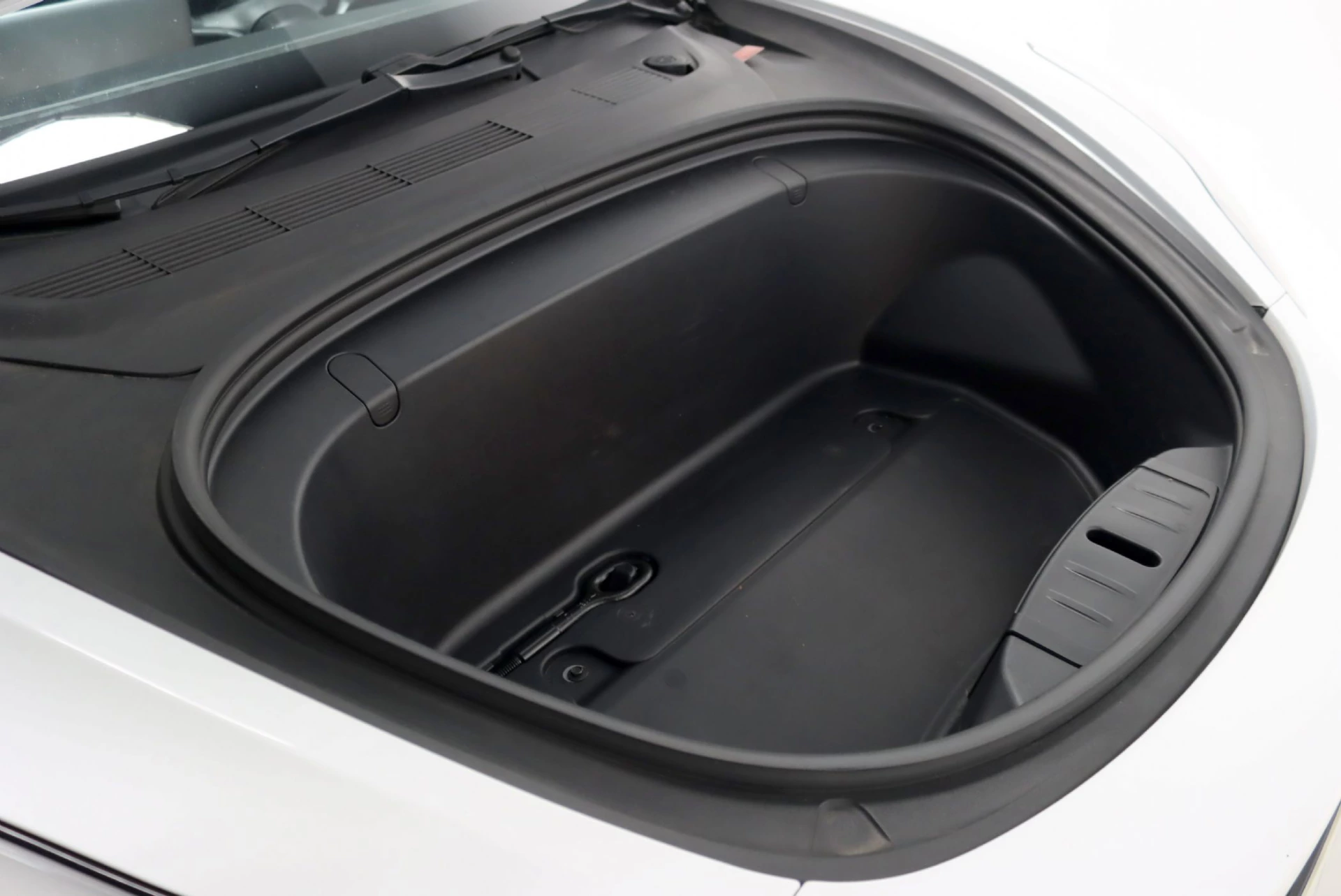 Tesla Model 3 Long-Range Dual Motor AWD 31