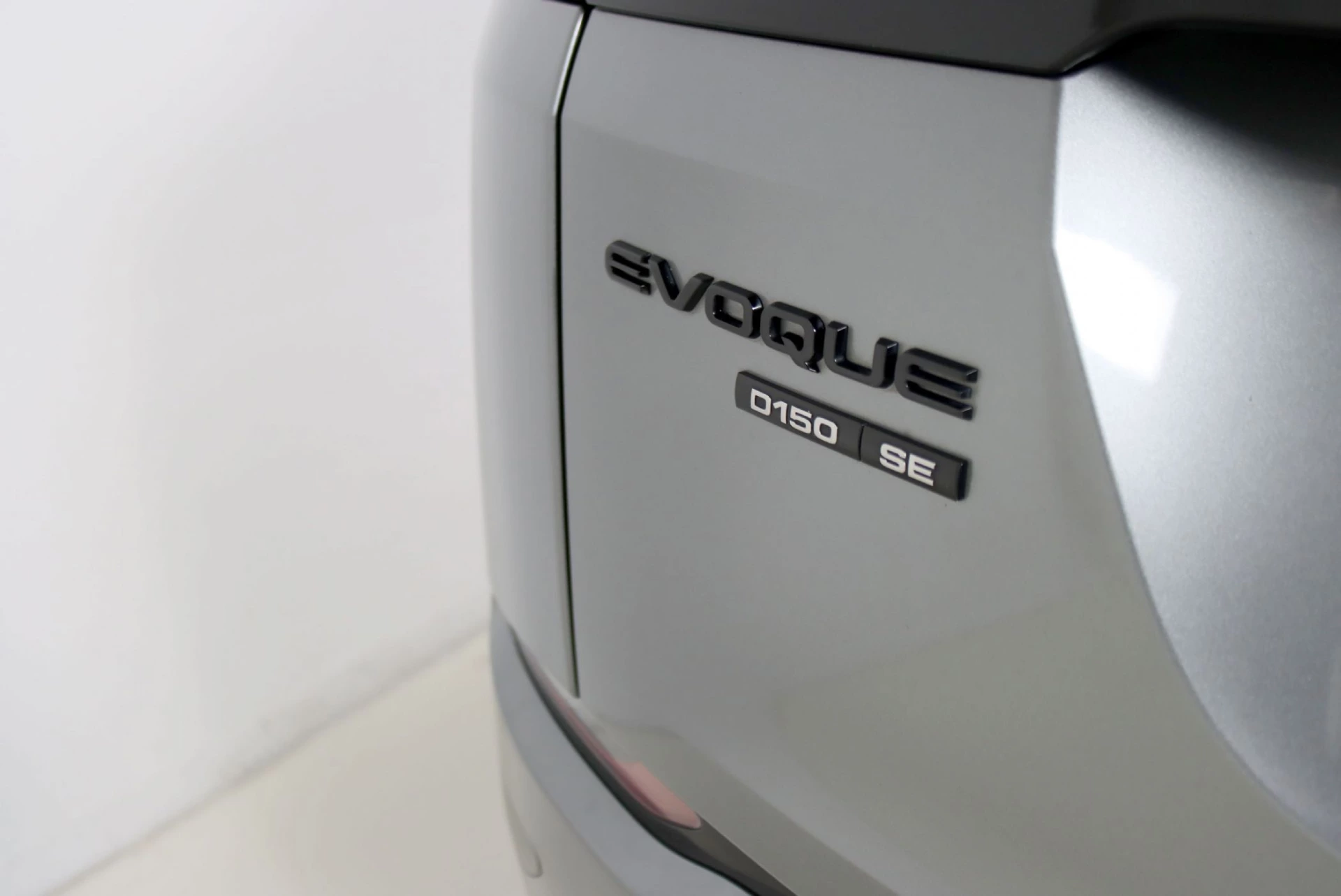 Land Rover Range Rover Evoque 2.0 D150 AWD R-Dynamic SE Auto 11