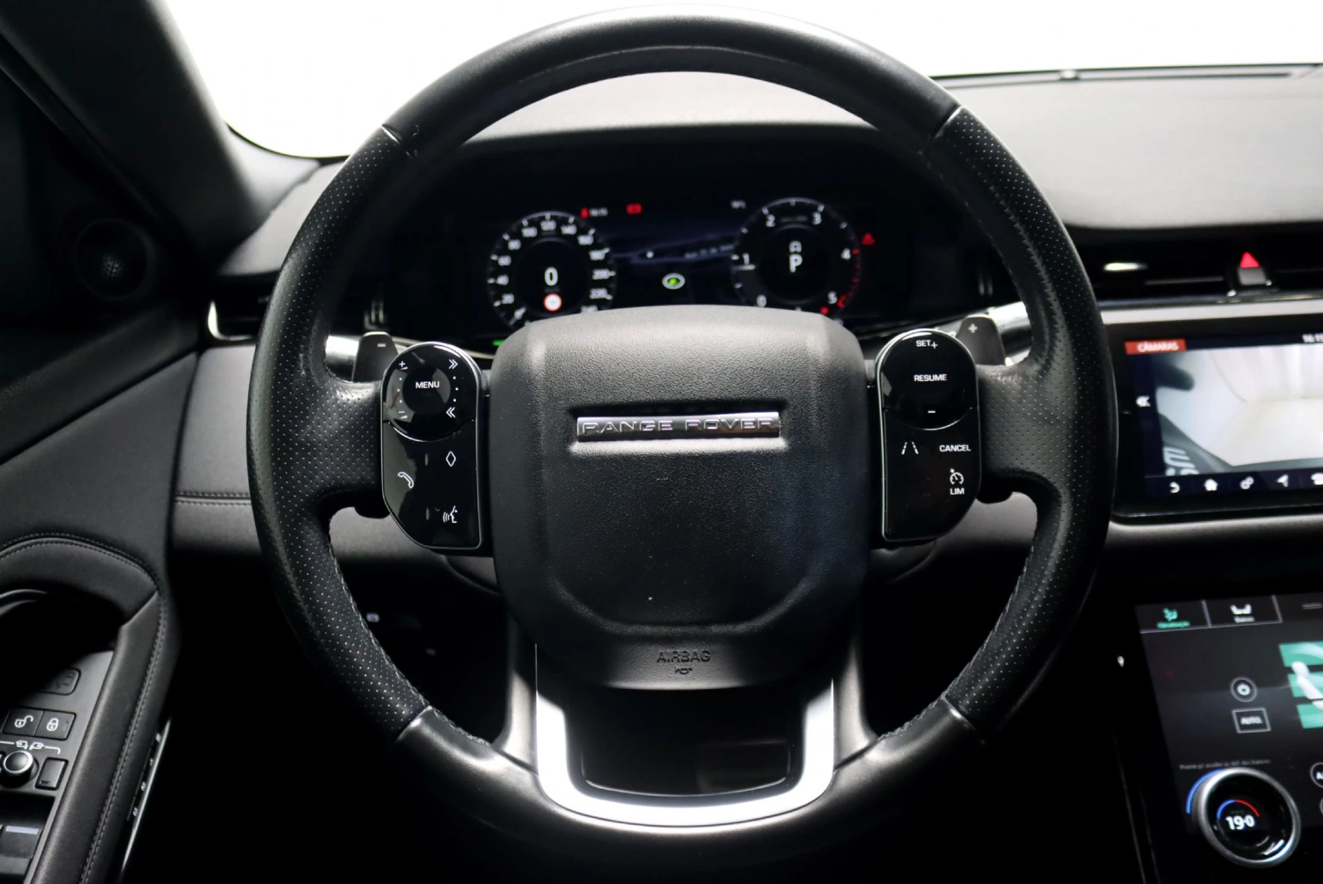 Land Rover Range Rover Evoque 2.0 D150 AWD R-Dynamic SE Auto 22