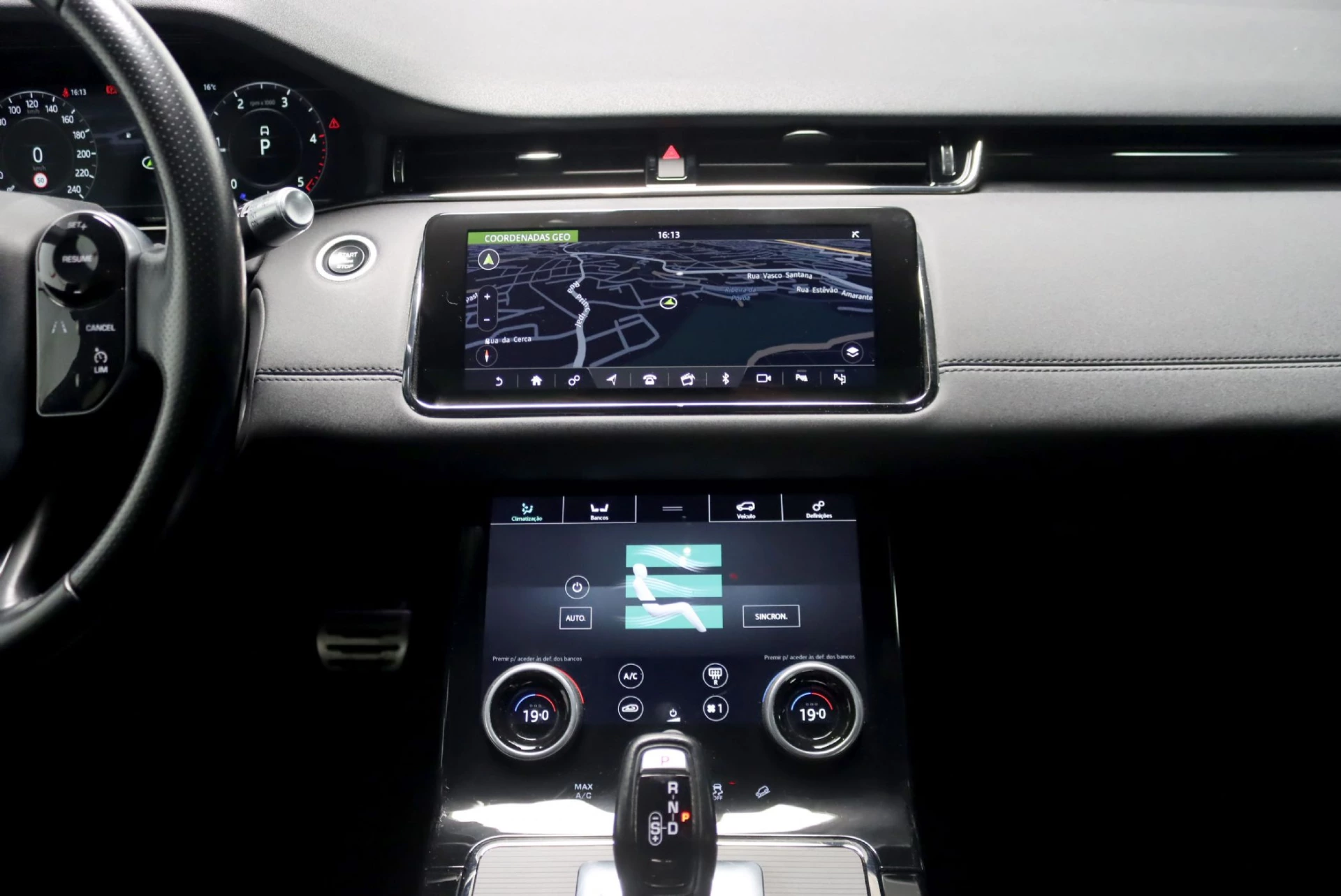 Land Rover Range Rover Evoque 2.0 D150 AWD R-Dynamic SE Auto 33