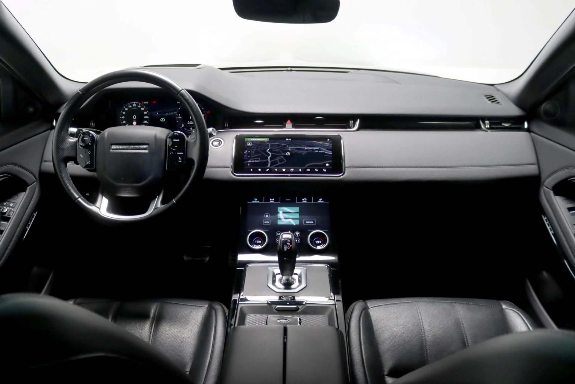 Land Rover Range Rover Evoque 2.0 D150 AWD R-Dynamic SE Auto 35