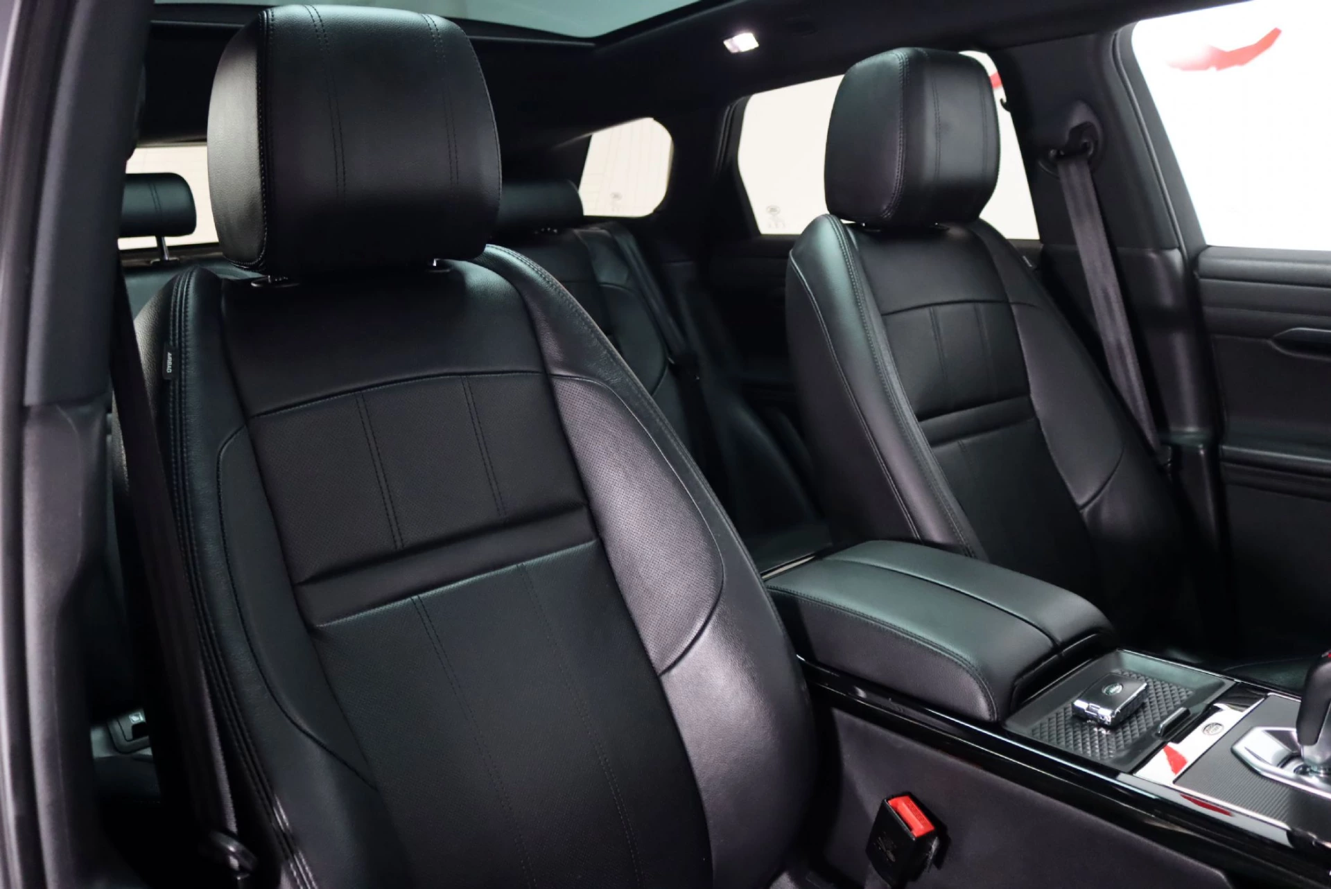 Land Rover Range Rover Evoque 2.0 D150 AWD R-Dynamic SE Auto 44
