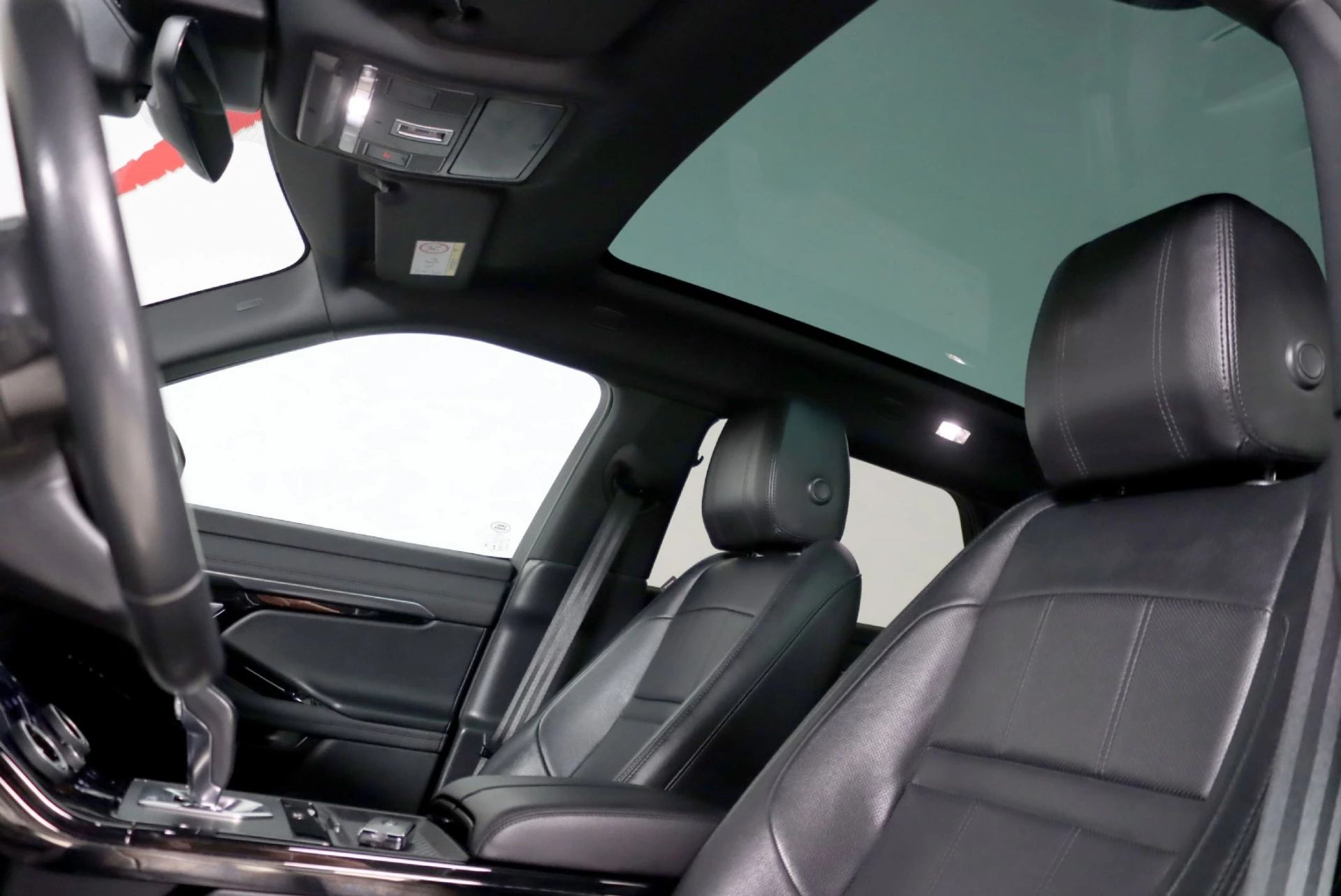 Land Rover Range Rover Evoque 2.0 D150 AWD R-Dynamic SE Auto 46