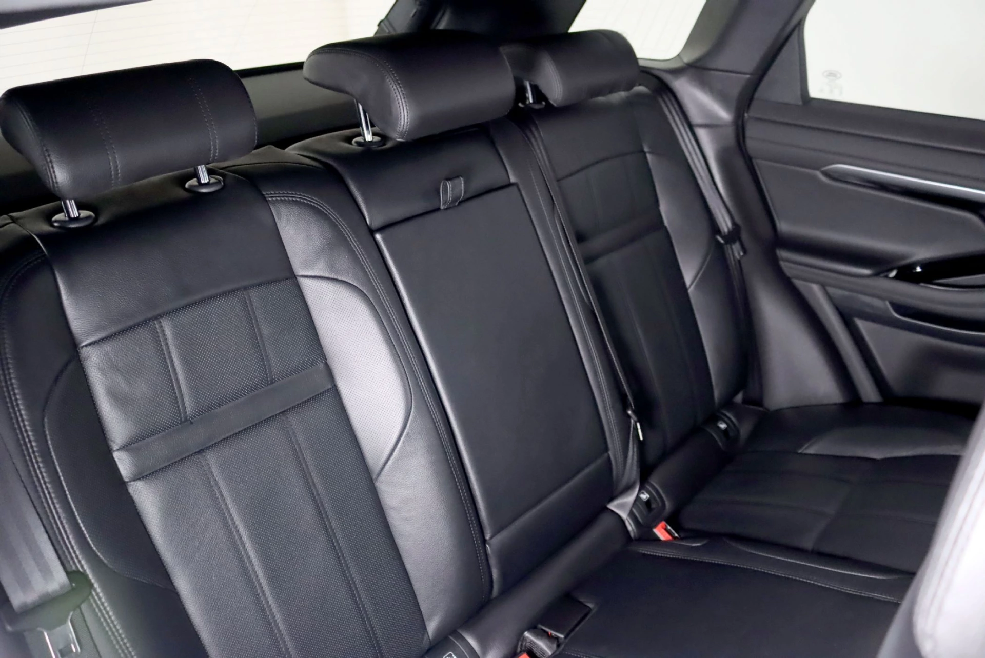 Land Rover Range Rover Evoque 2.0 D150 AWD R-Dynamic SE Auto 47