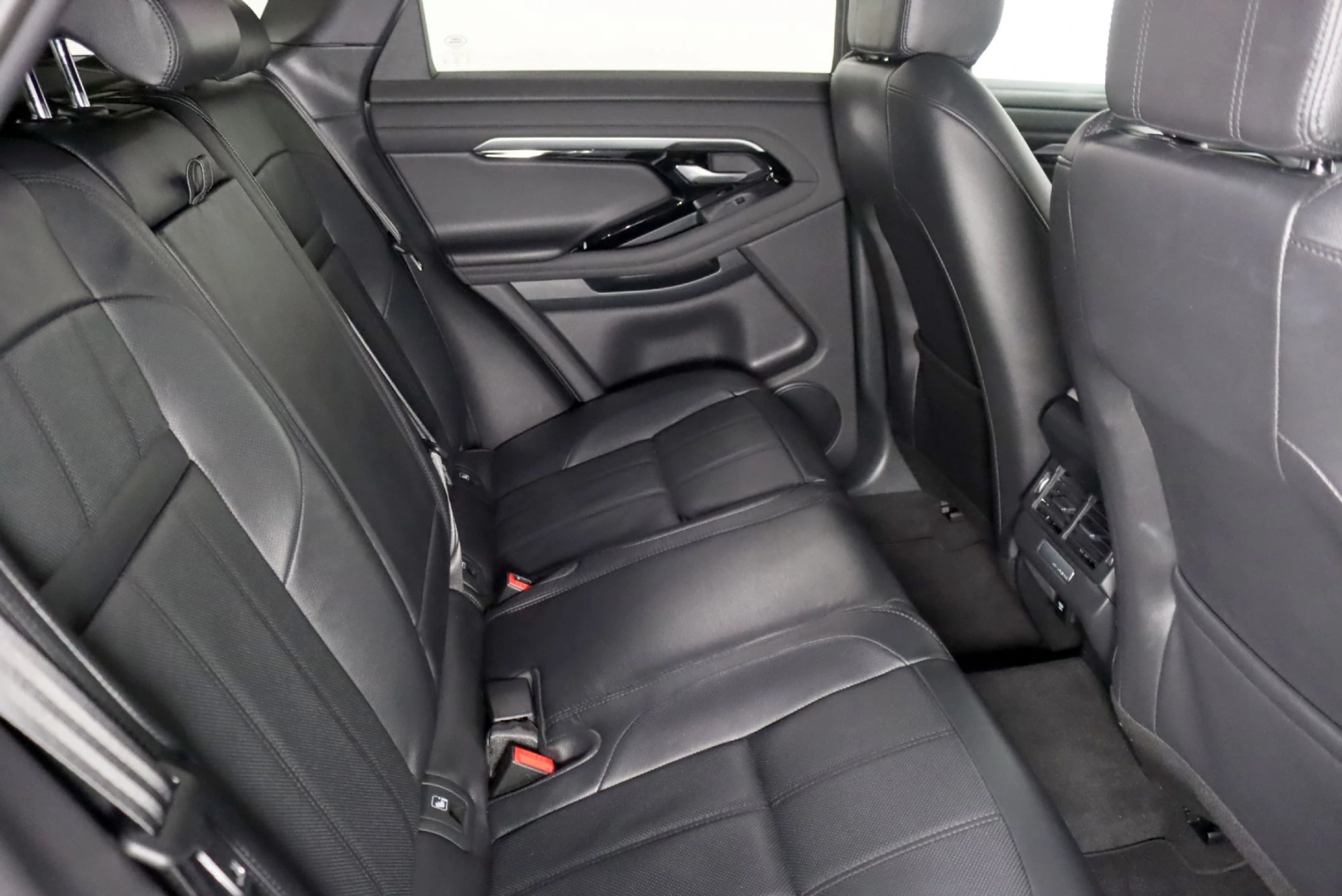 Land Rover Range Rover Evoque 2.0 D150 AWD R-Dynamic SE Auto 48