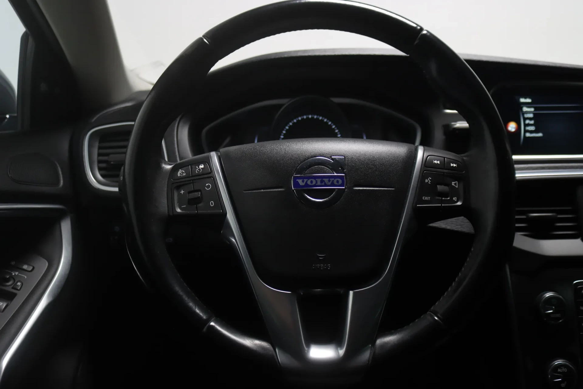 Volvo V40 1.6 D2 R-Design 18