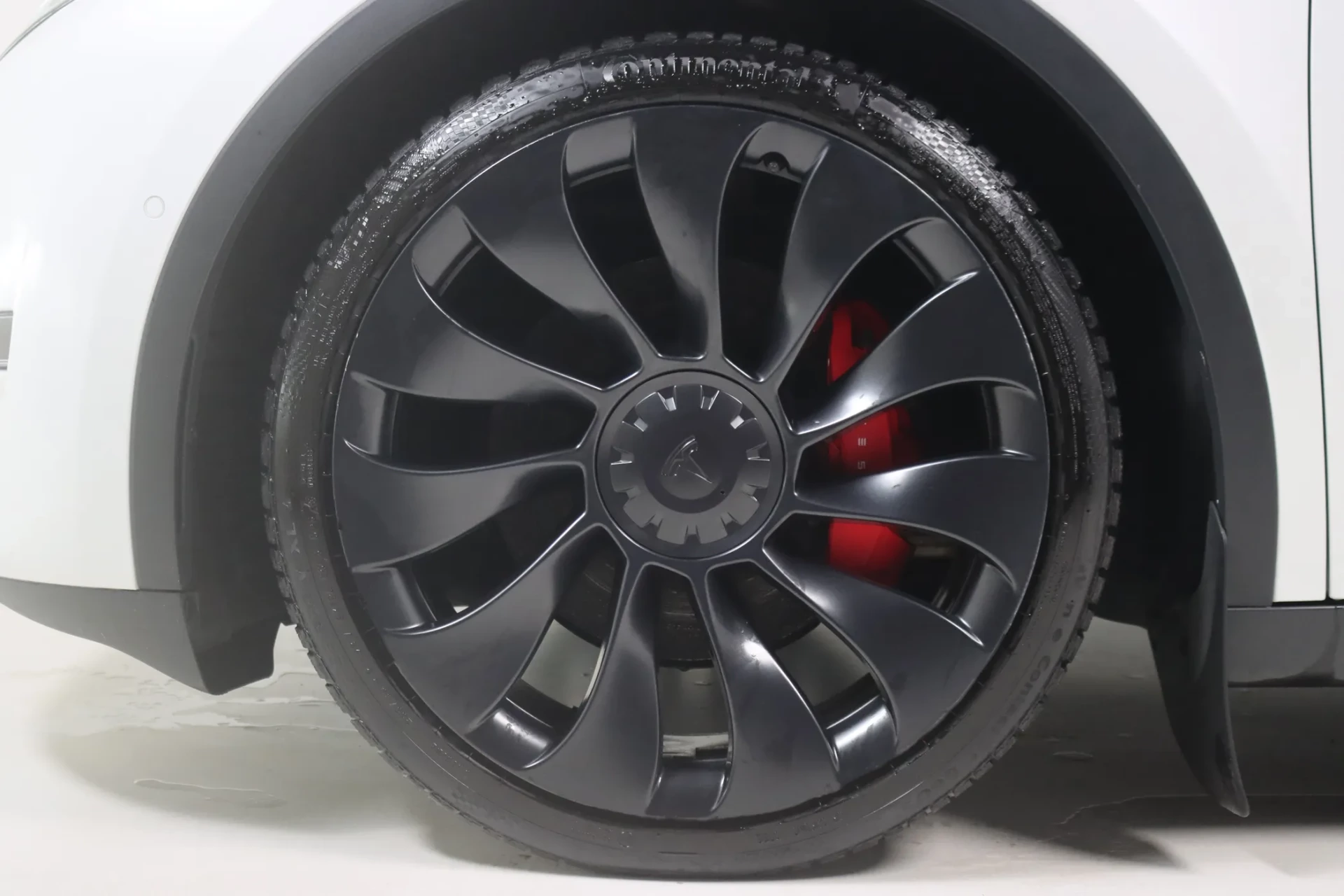 Tesla Model Y Performance Dual Motor AWD 7