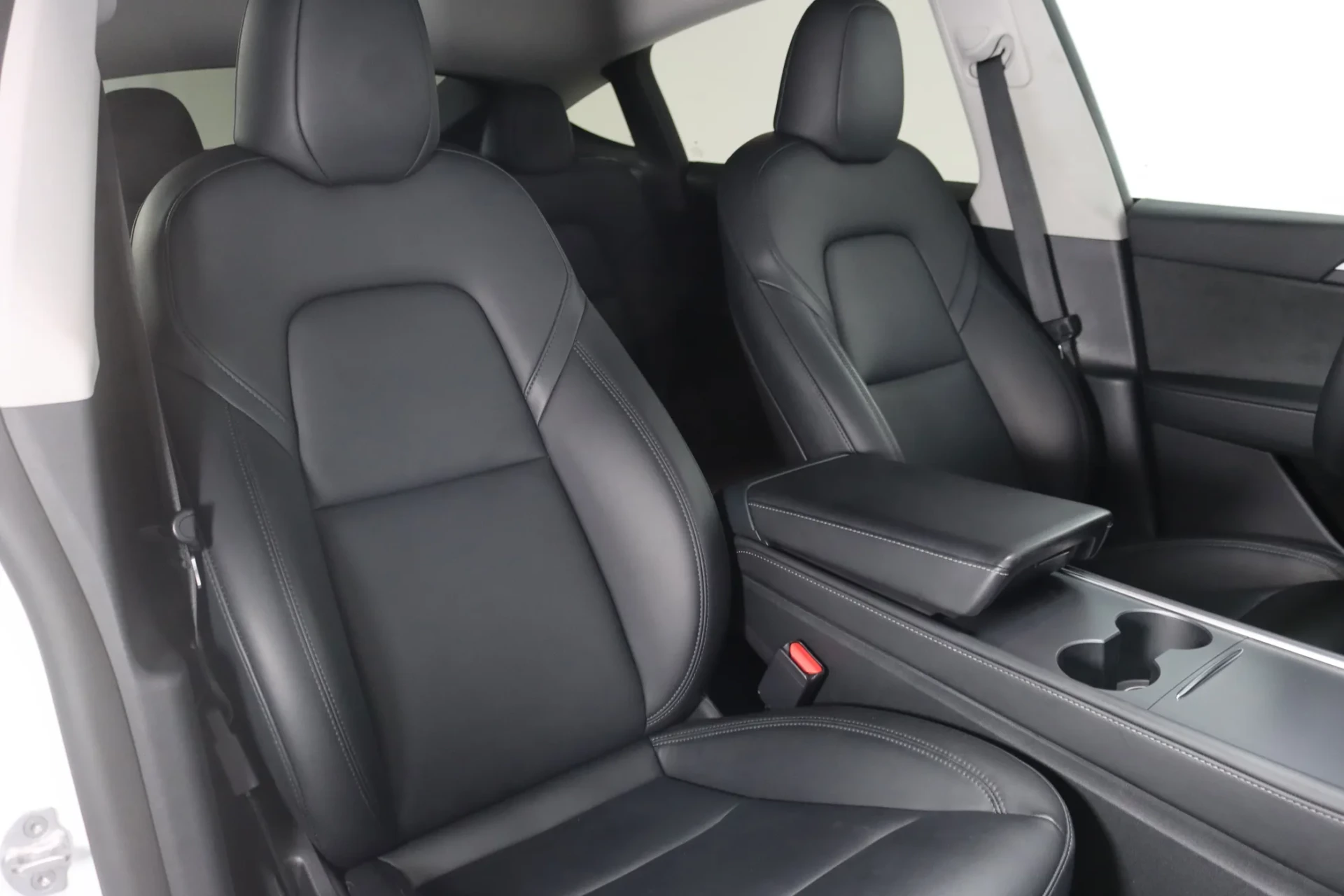 Tesla Model Y Performance Dual Motor AWD 8