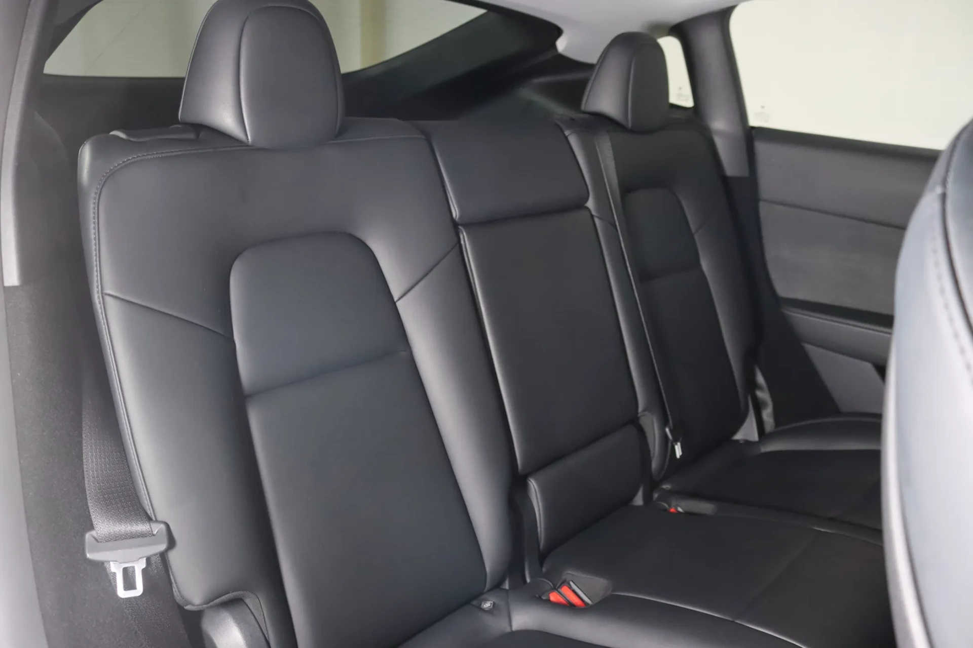 Tesla Model Y Performance Dual Motor AWD 10