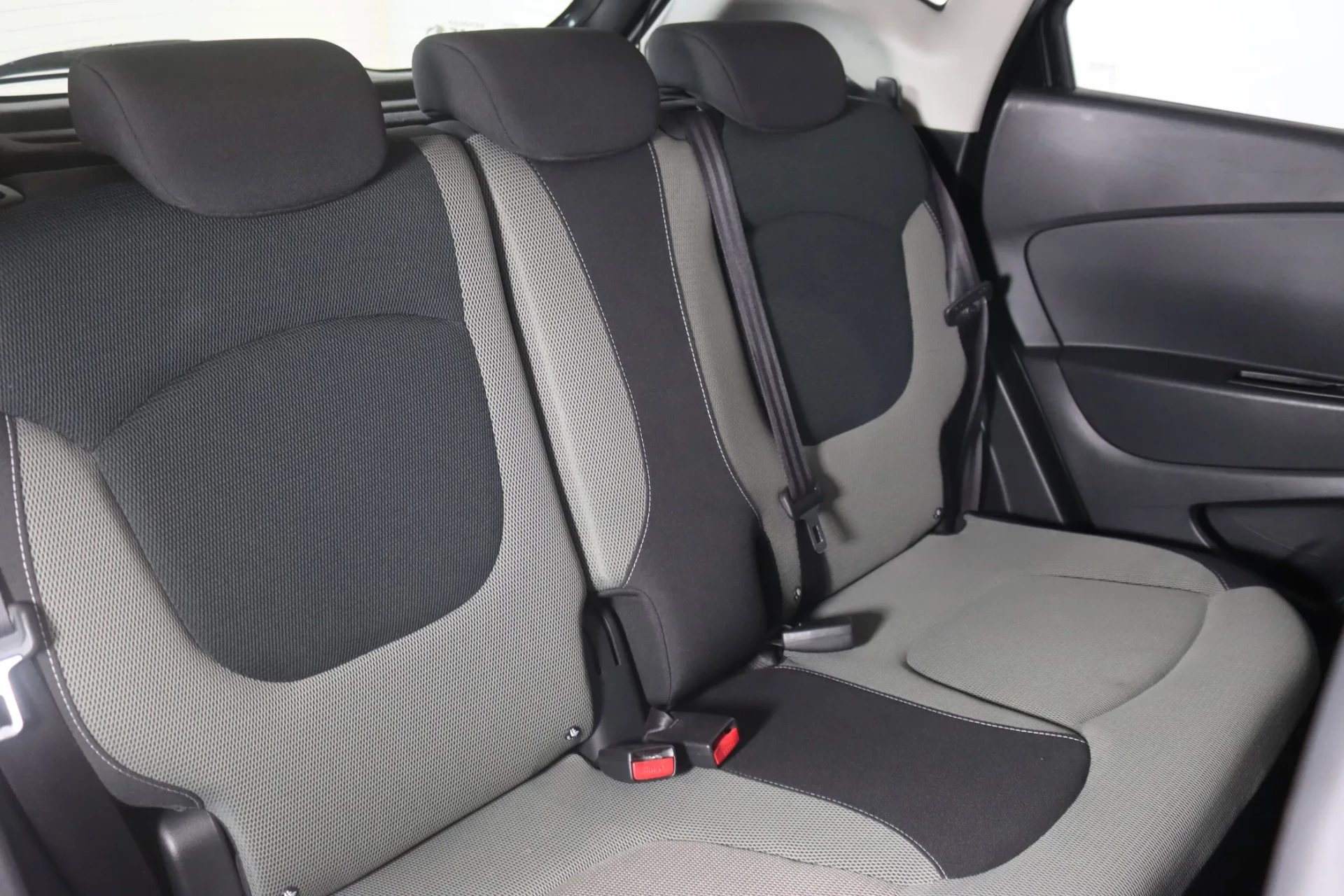 Renault Captur 1.5 dCi Red Edition 10