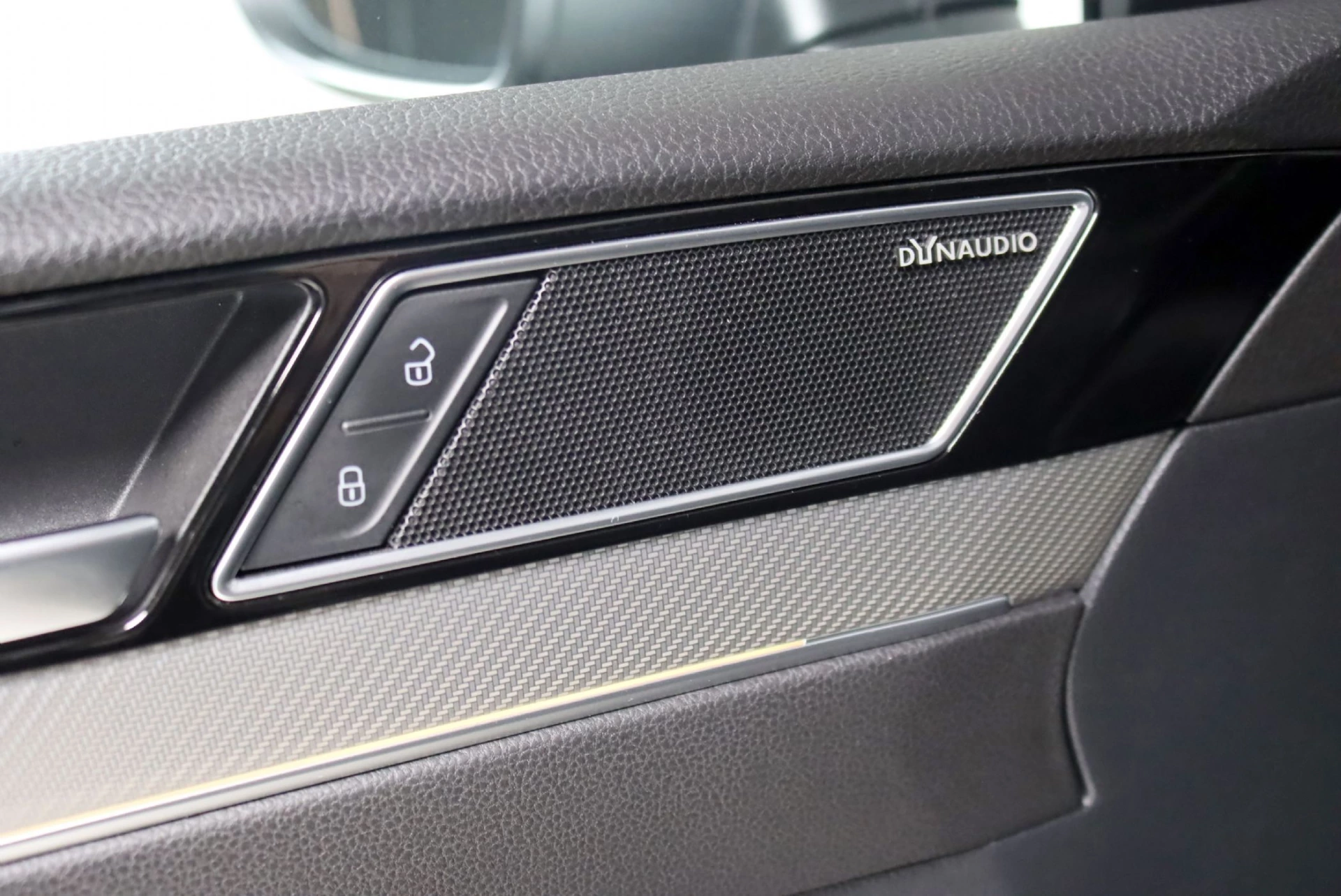 Volkswagen Arteon 2.0 TDI SCR DSG R-Line 17