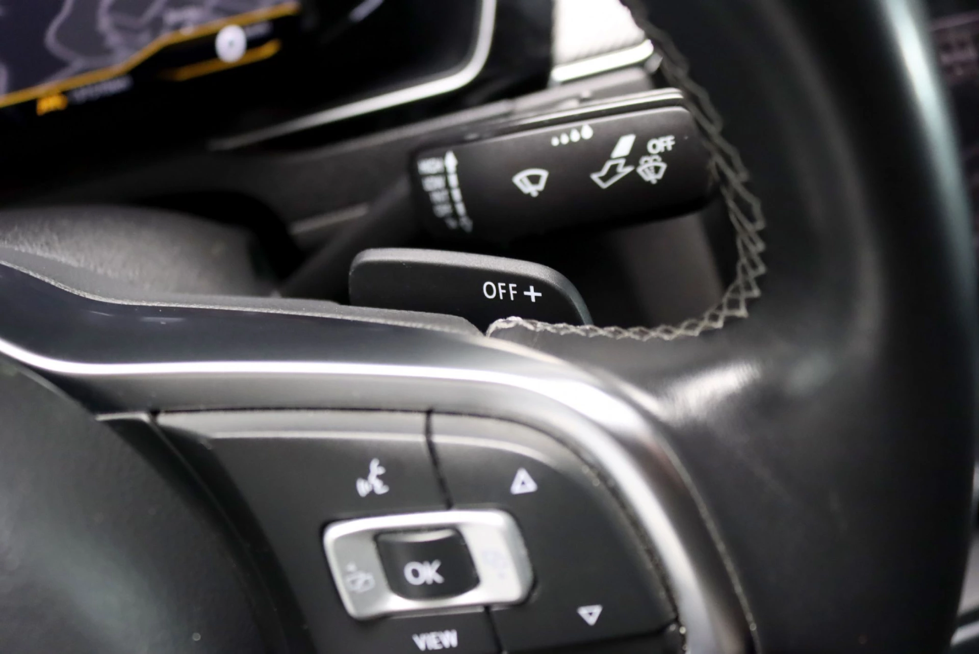Volkswagen Arteon 2.0 TDI SCR DSG R-Line 21