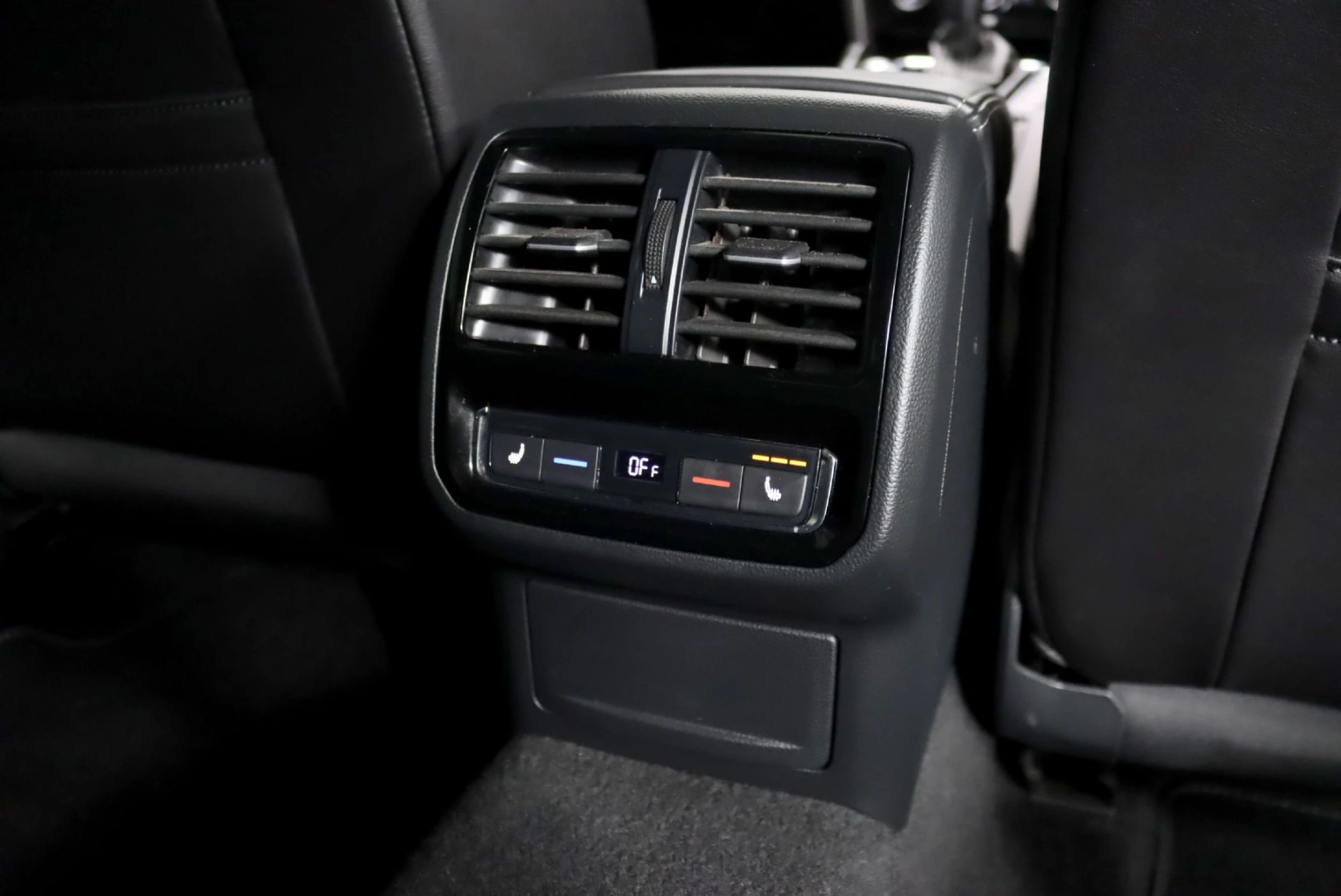 Volkswagen Arteon 2.0 TDI SCR DSG R-Line 40