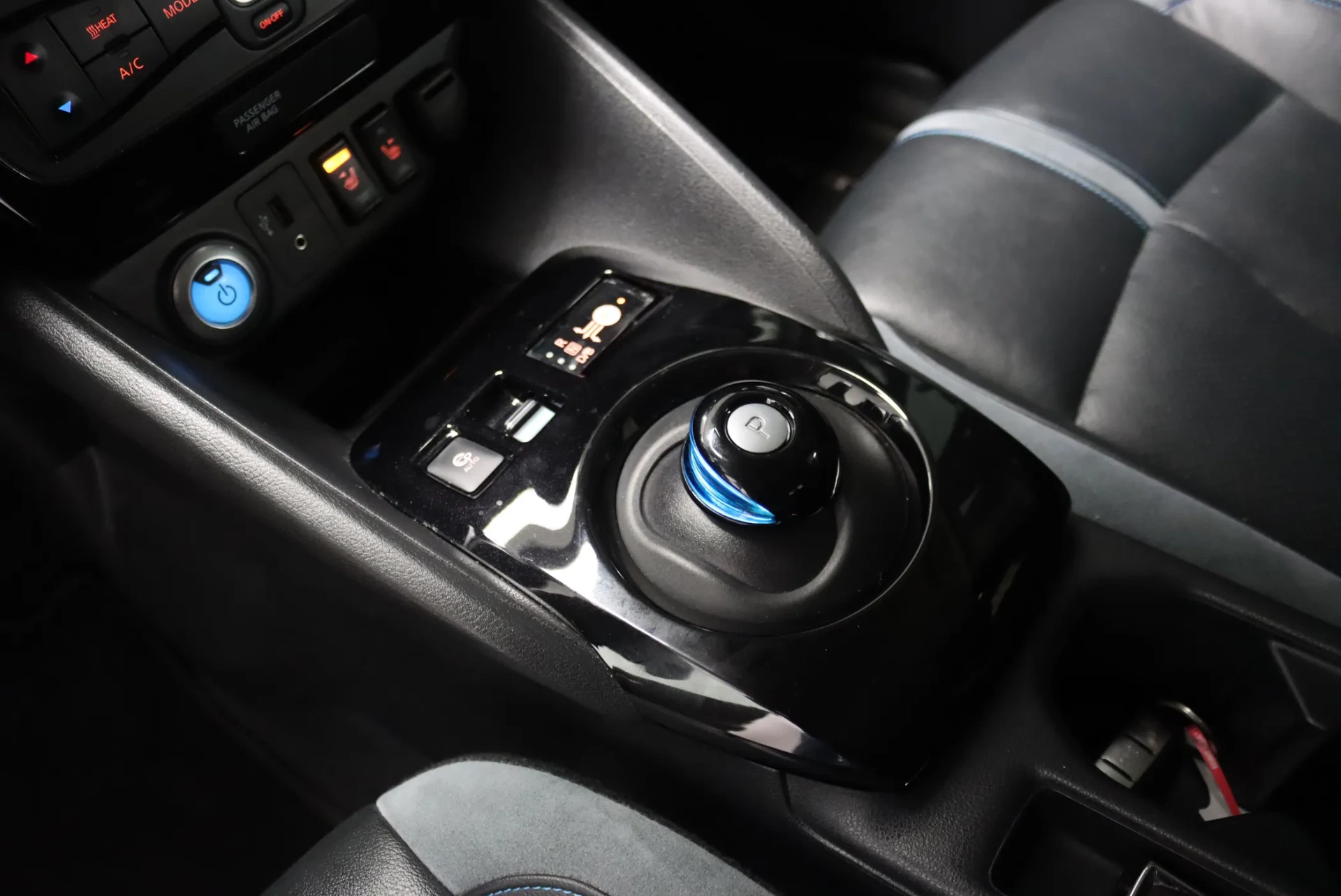 Nissan Leaf 40 kWh TEKNA 28