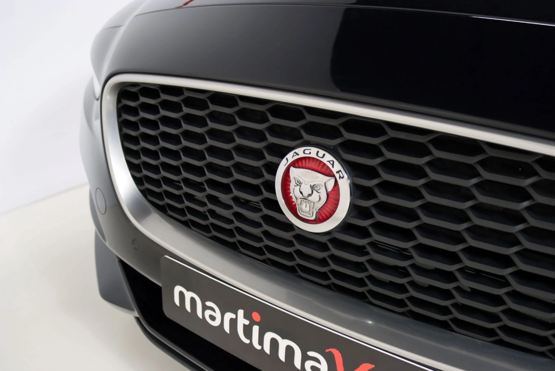 Jaguar XE D180 Aut. R-Dynamic S 6