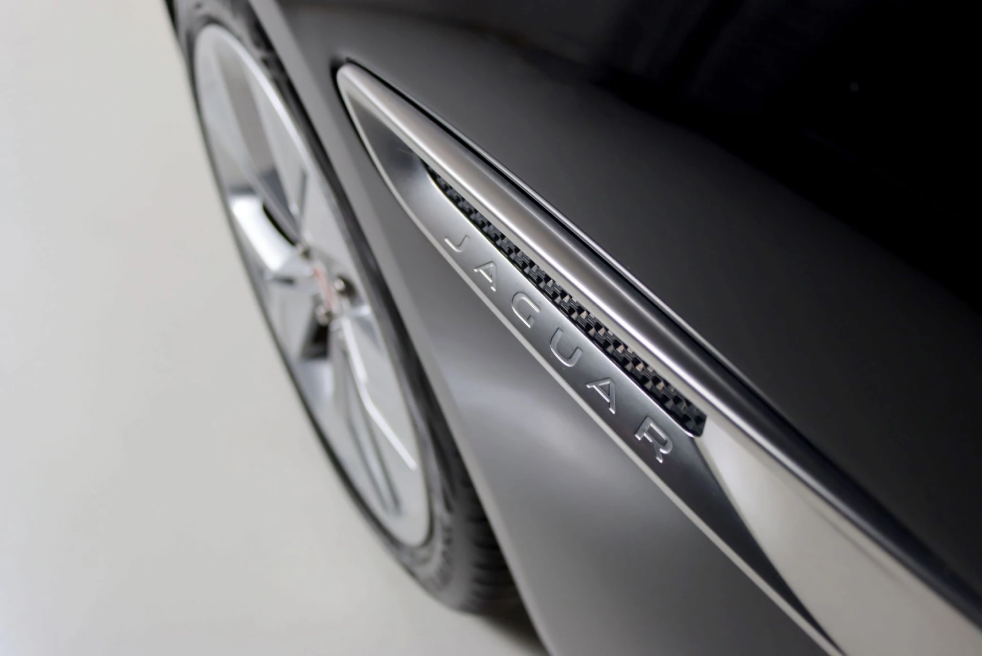 Jaguar XE D180 Aut. R-Dynamic S 12