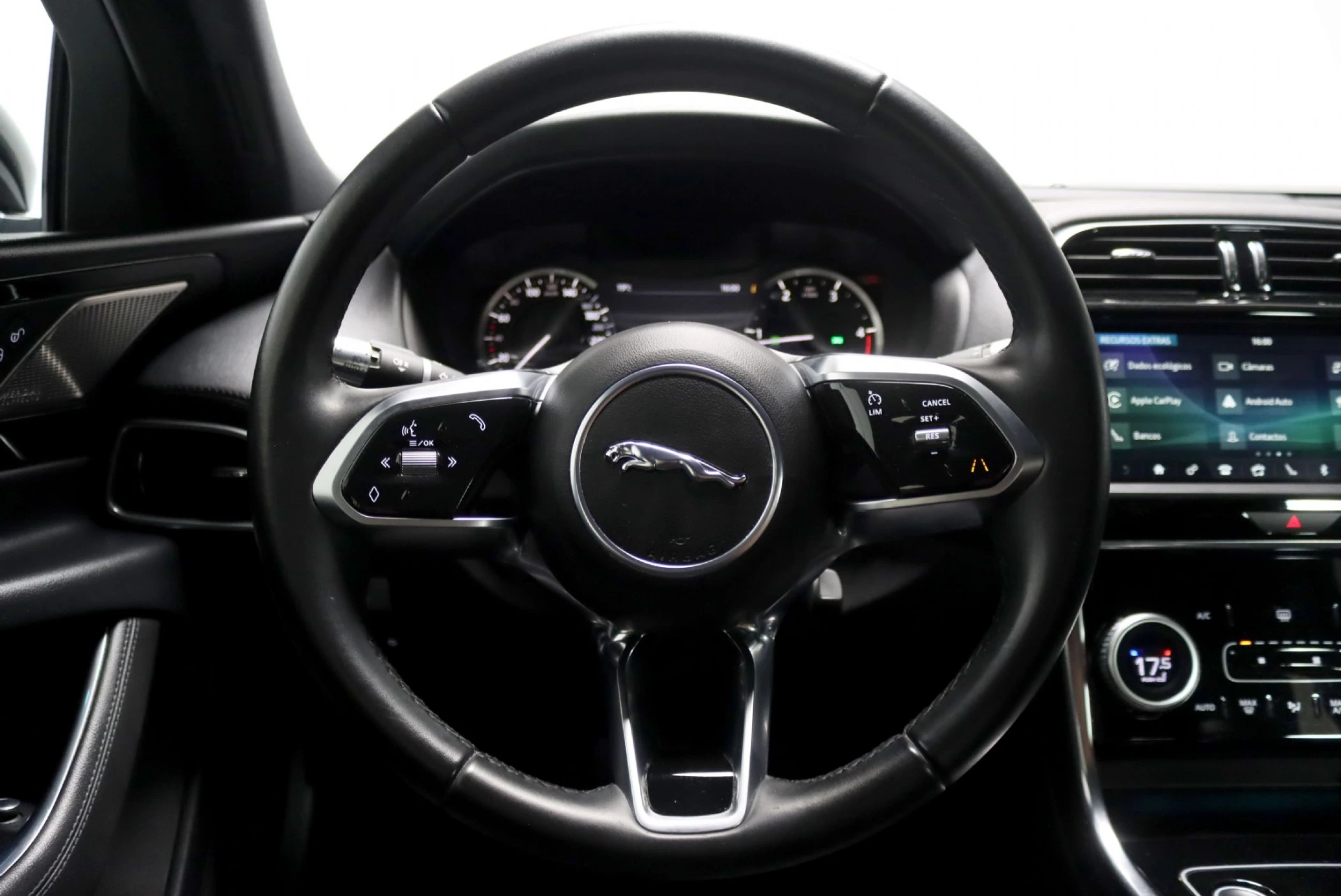Jaguar XE D180 Aut. R-Dynamic S 17