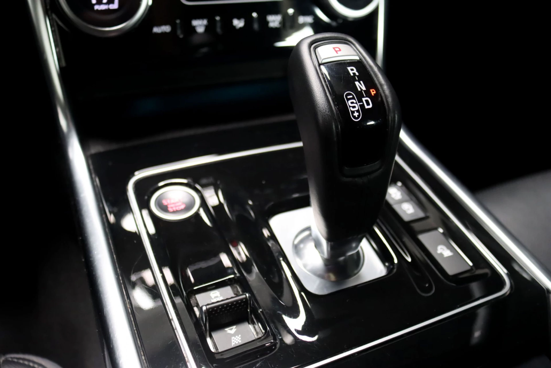 Jaguar XE D180 Aut. R-Dynamic S 26